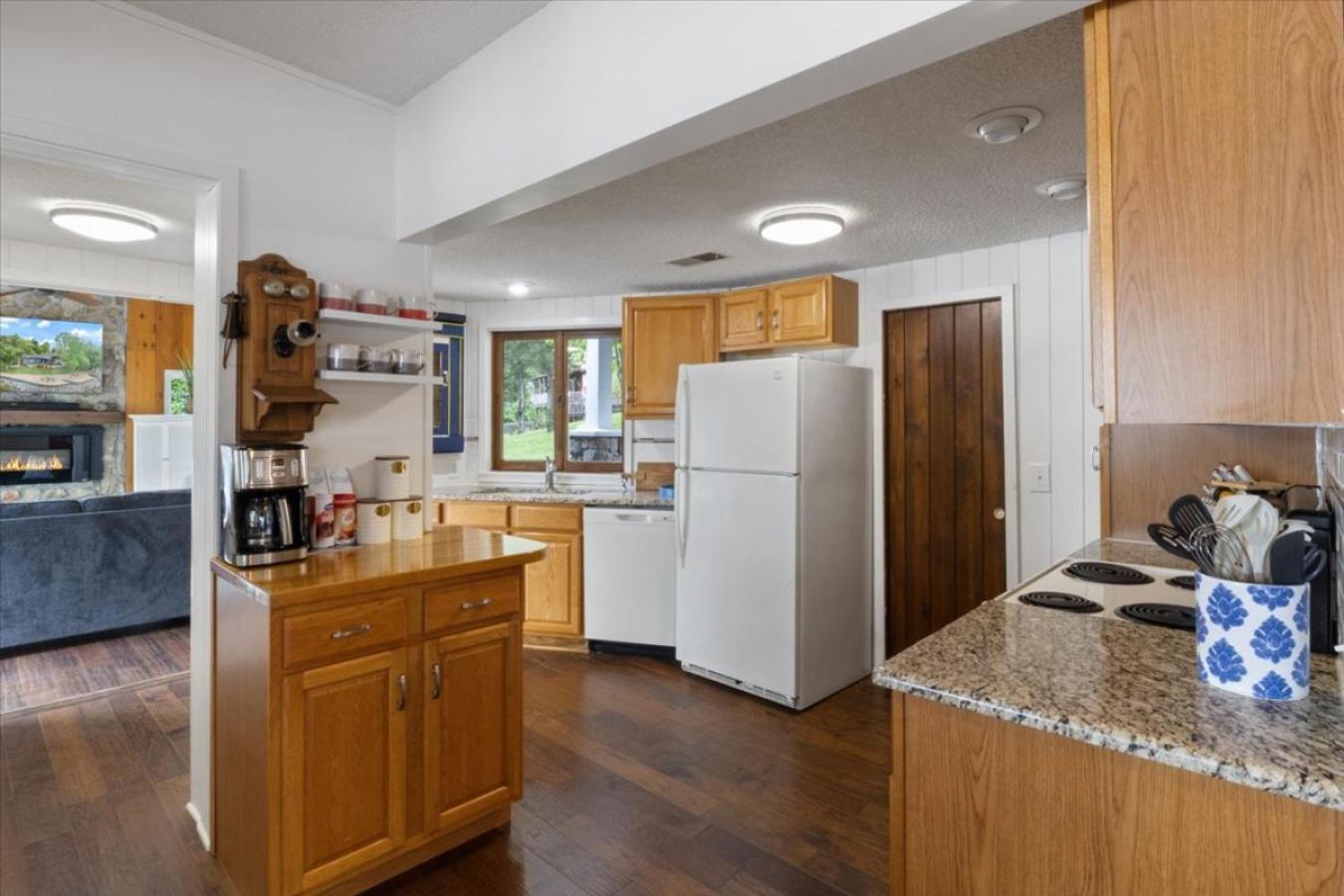 Four-Bedroom House photo 2