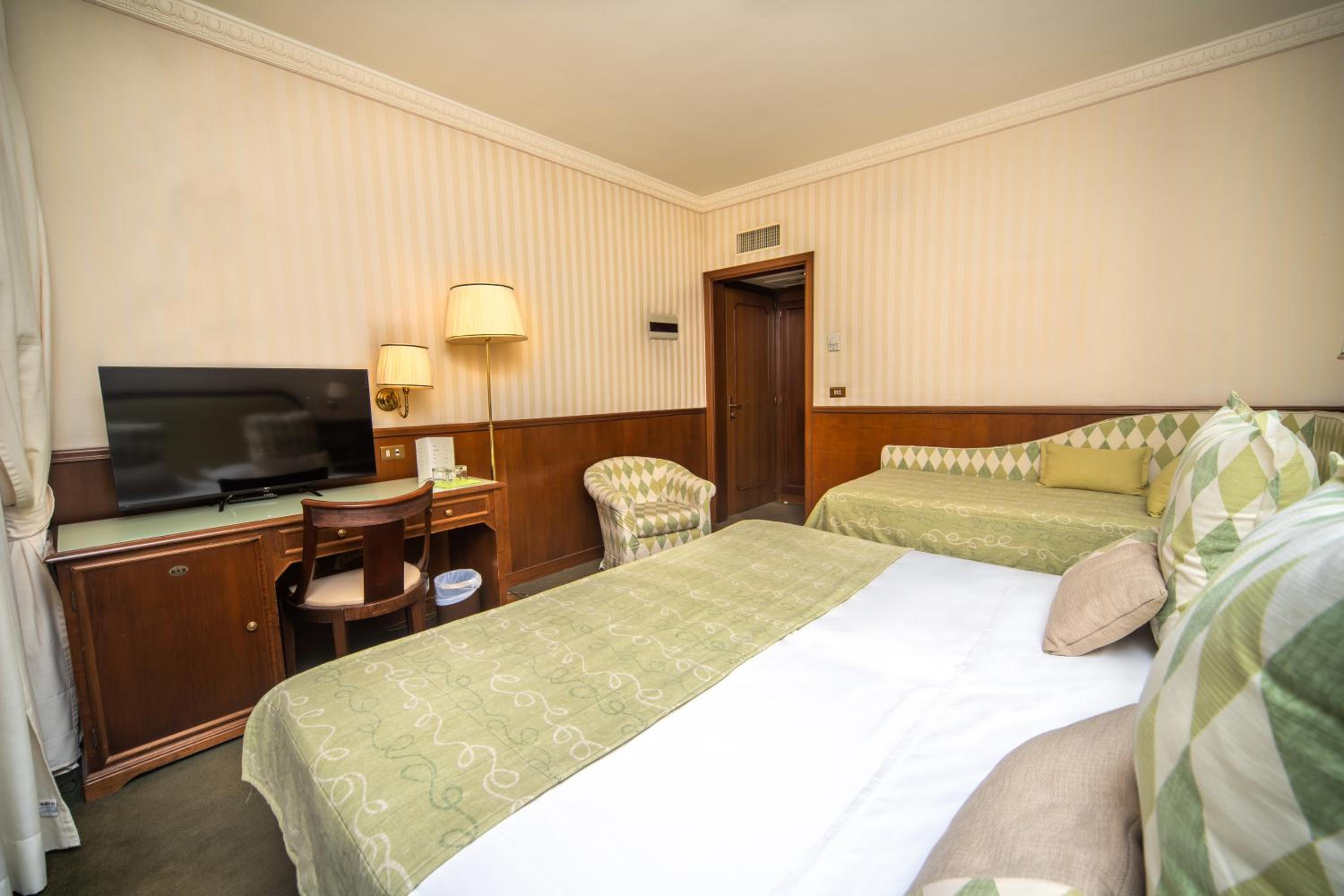 Superior Triple Room photo 2