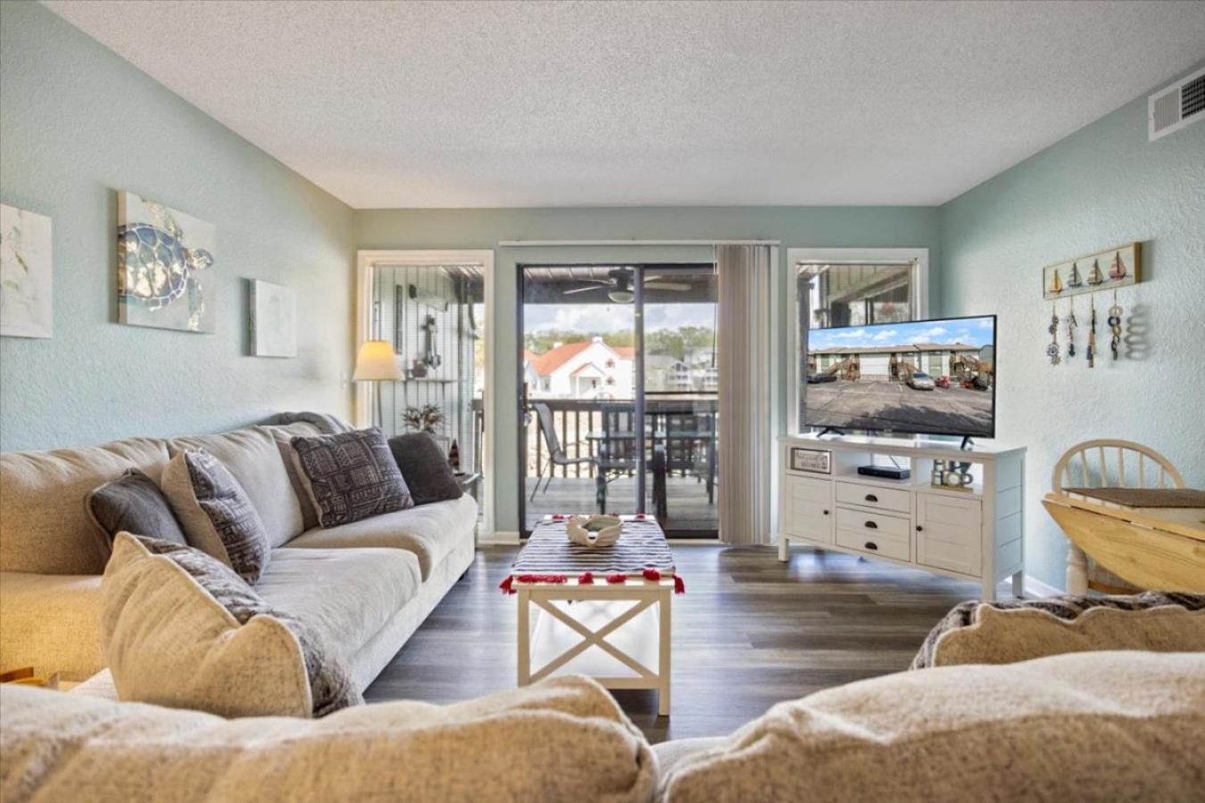 Apartment With Lake View photo 2