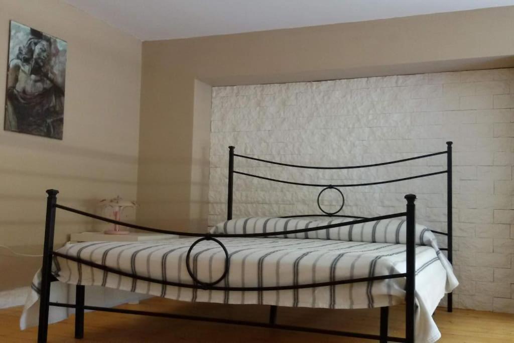 One-Bedroom House photo 1