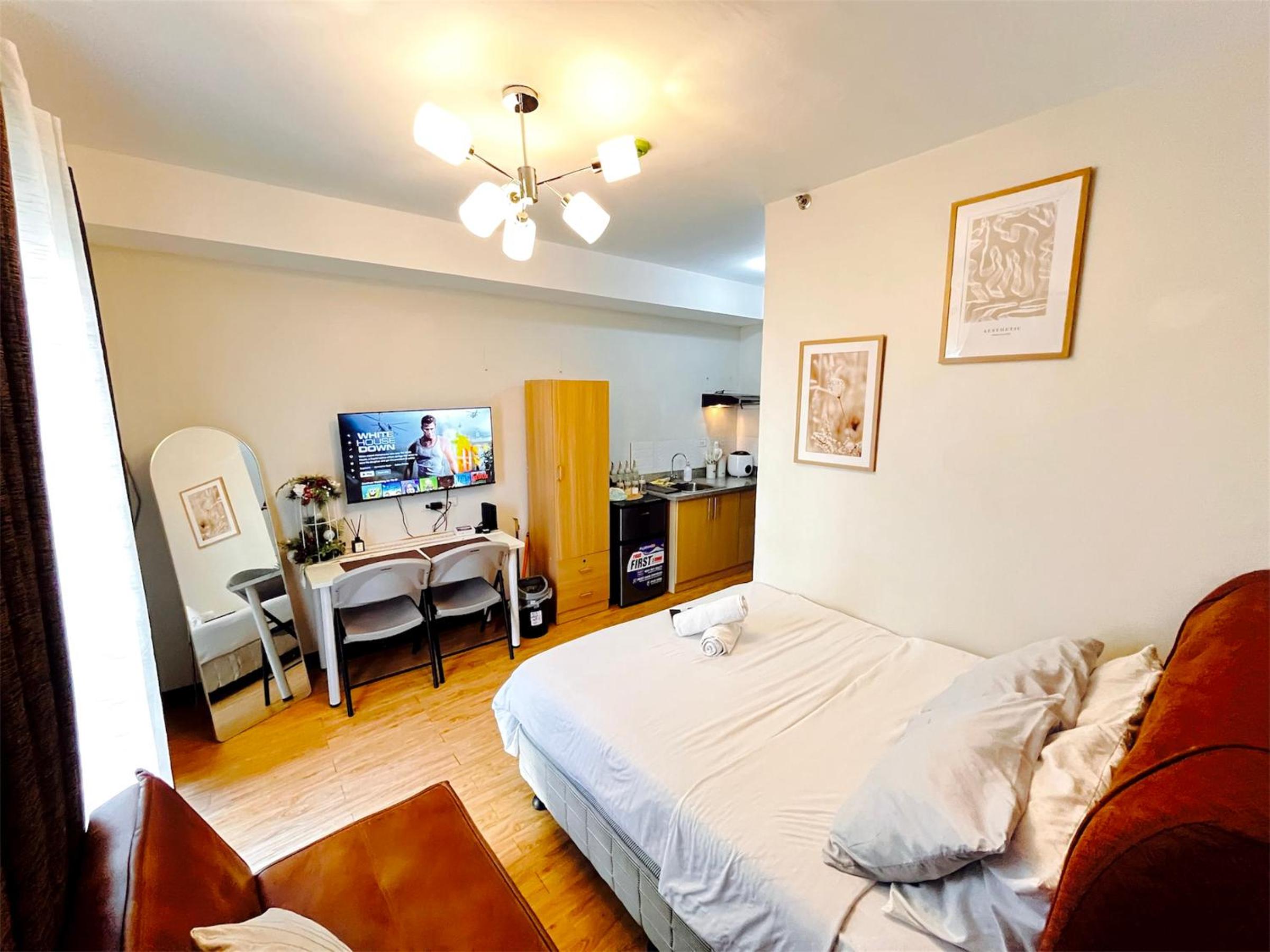 One-Bedroom Apartment photo 1