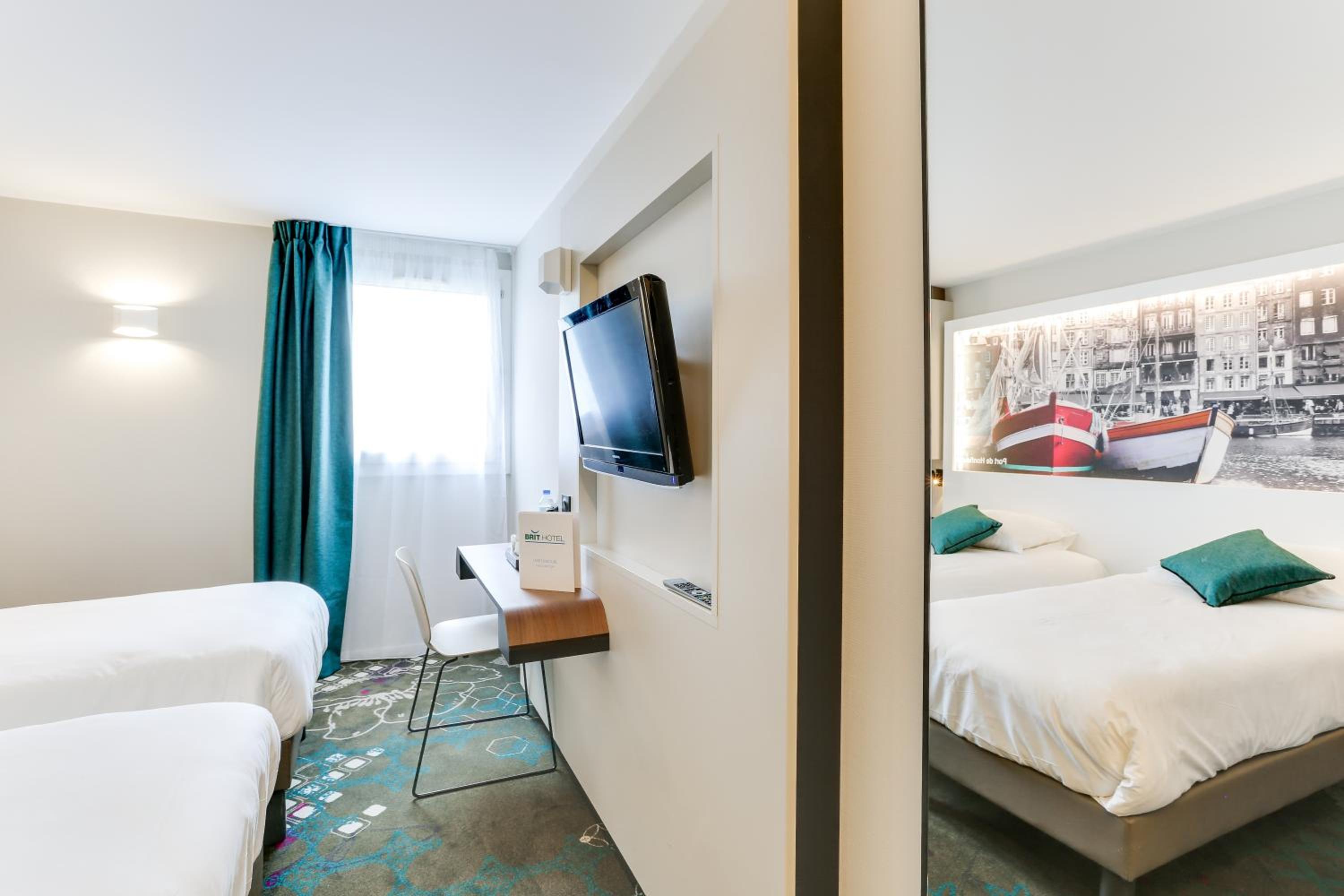 Twin Room - Photo 7