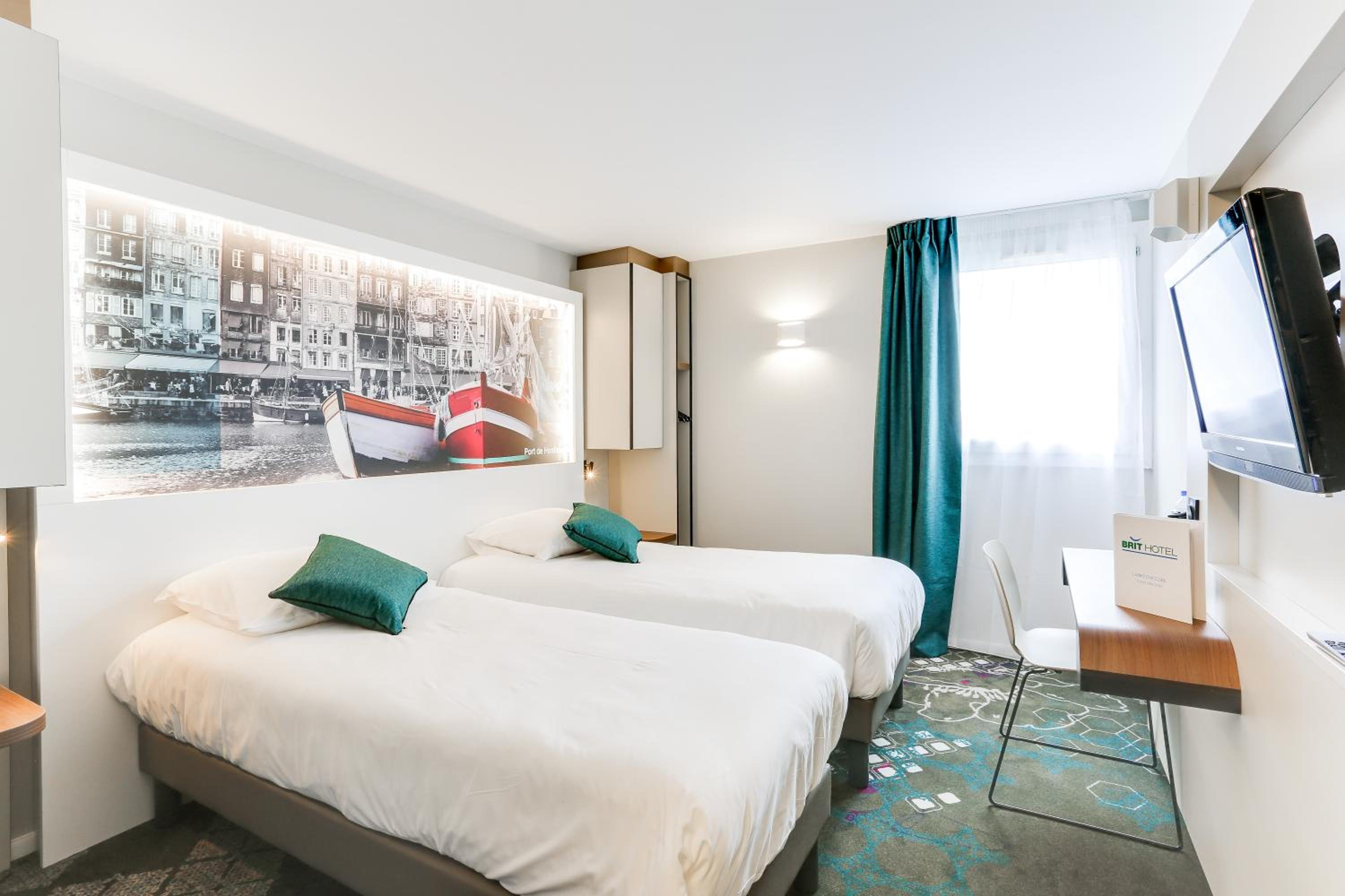 Twin Room - Photo 6