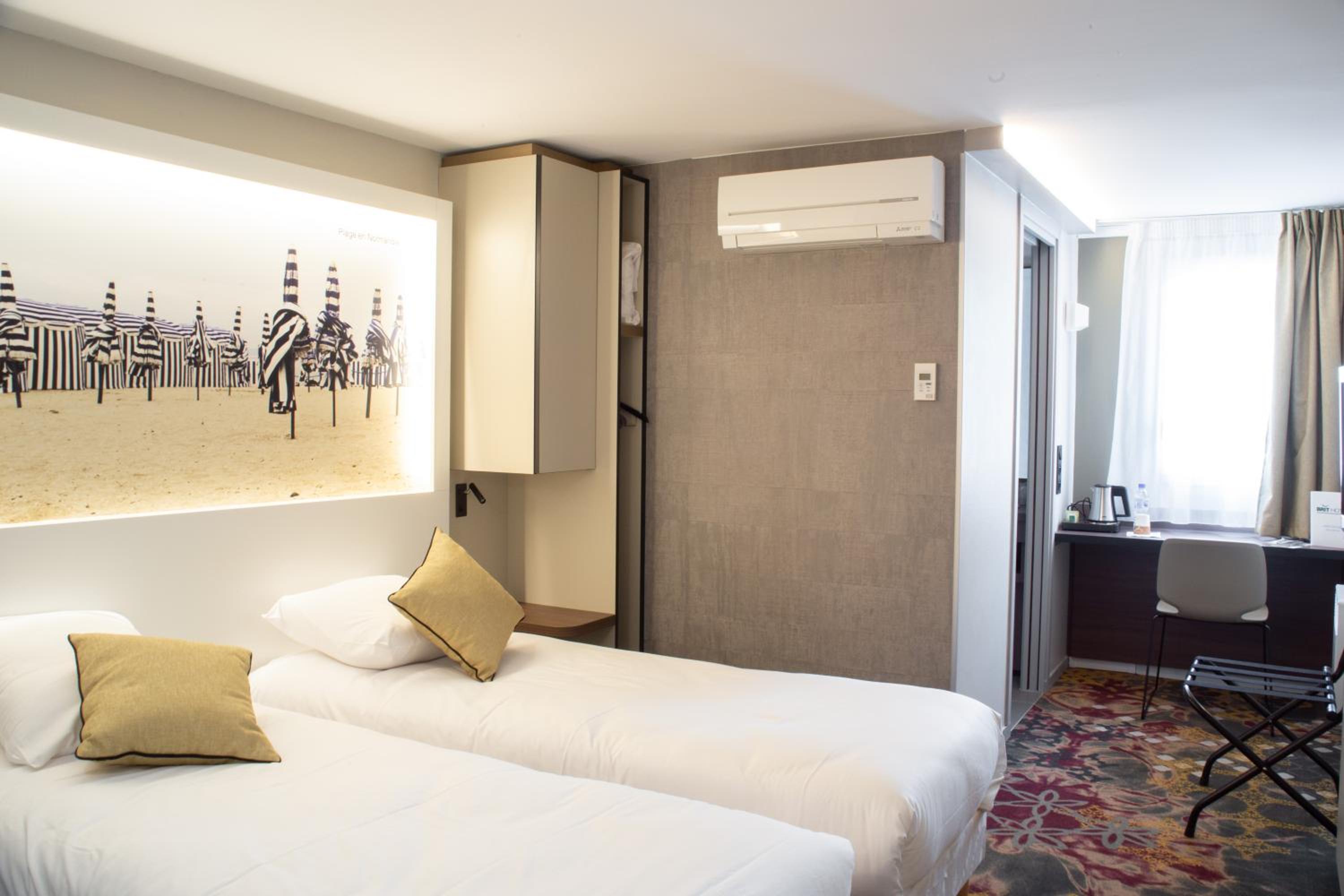 Twin Room - Photo 3