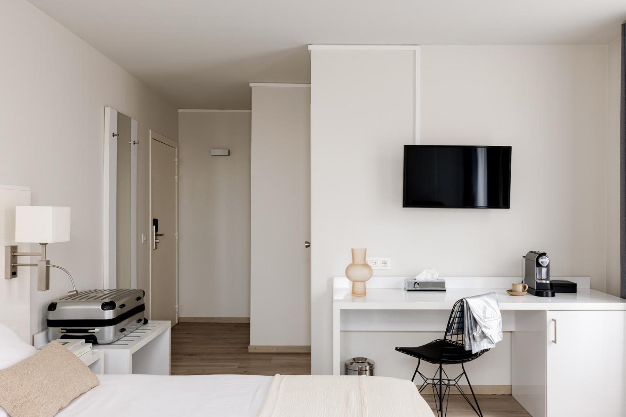 Deluxe Twin Room - Photo 7