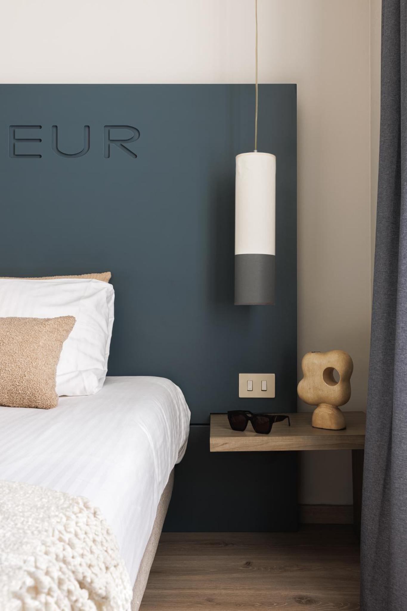 Deluxe King Room - Photo 1