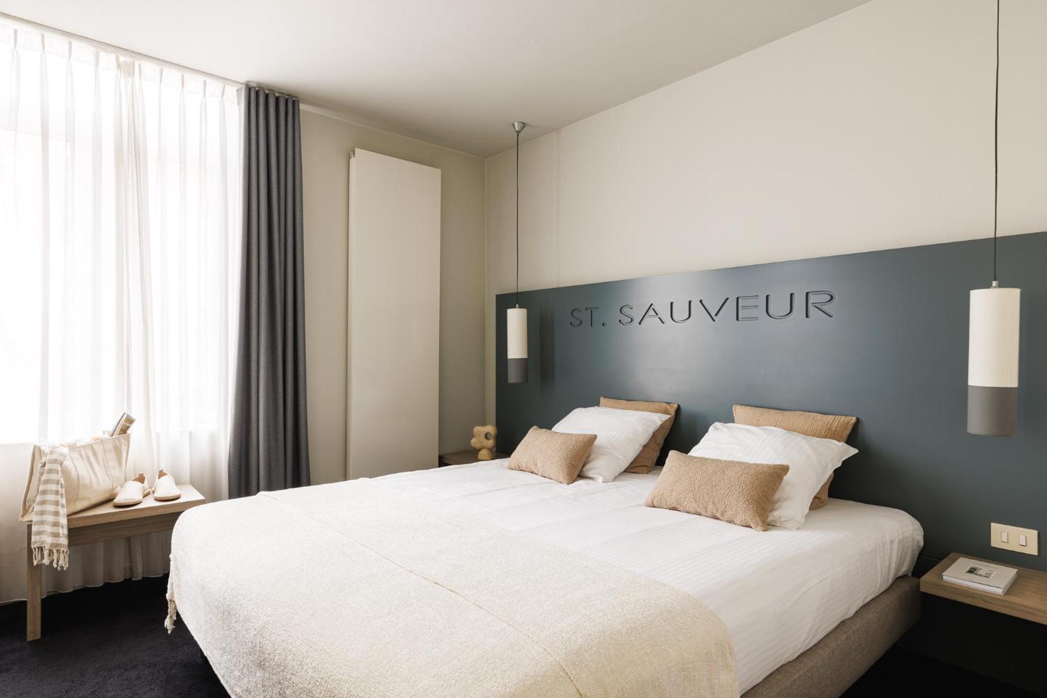 Deluxe King Room - Photo 9