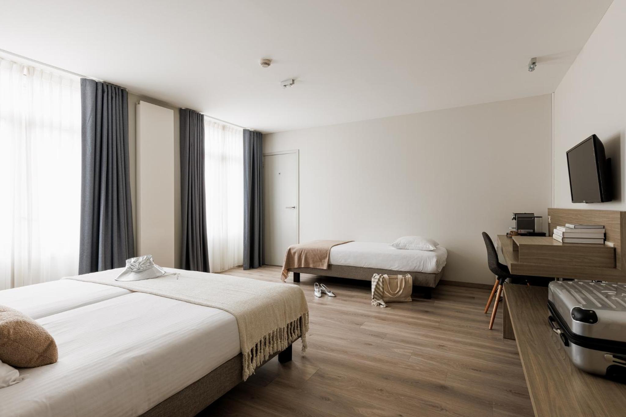 Deluxe Triple Room - Photo 5