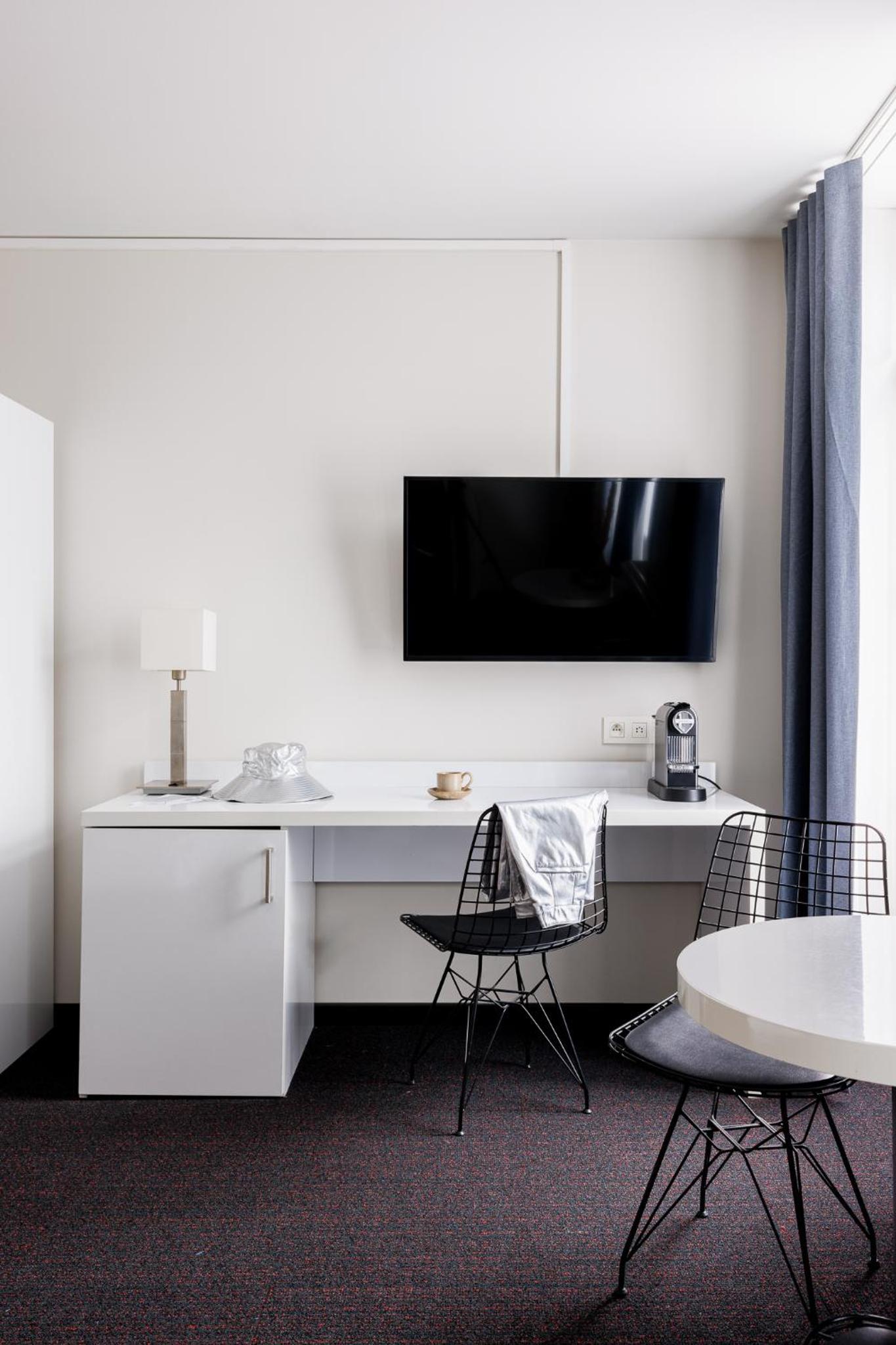Family Room - Photo 1