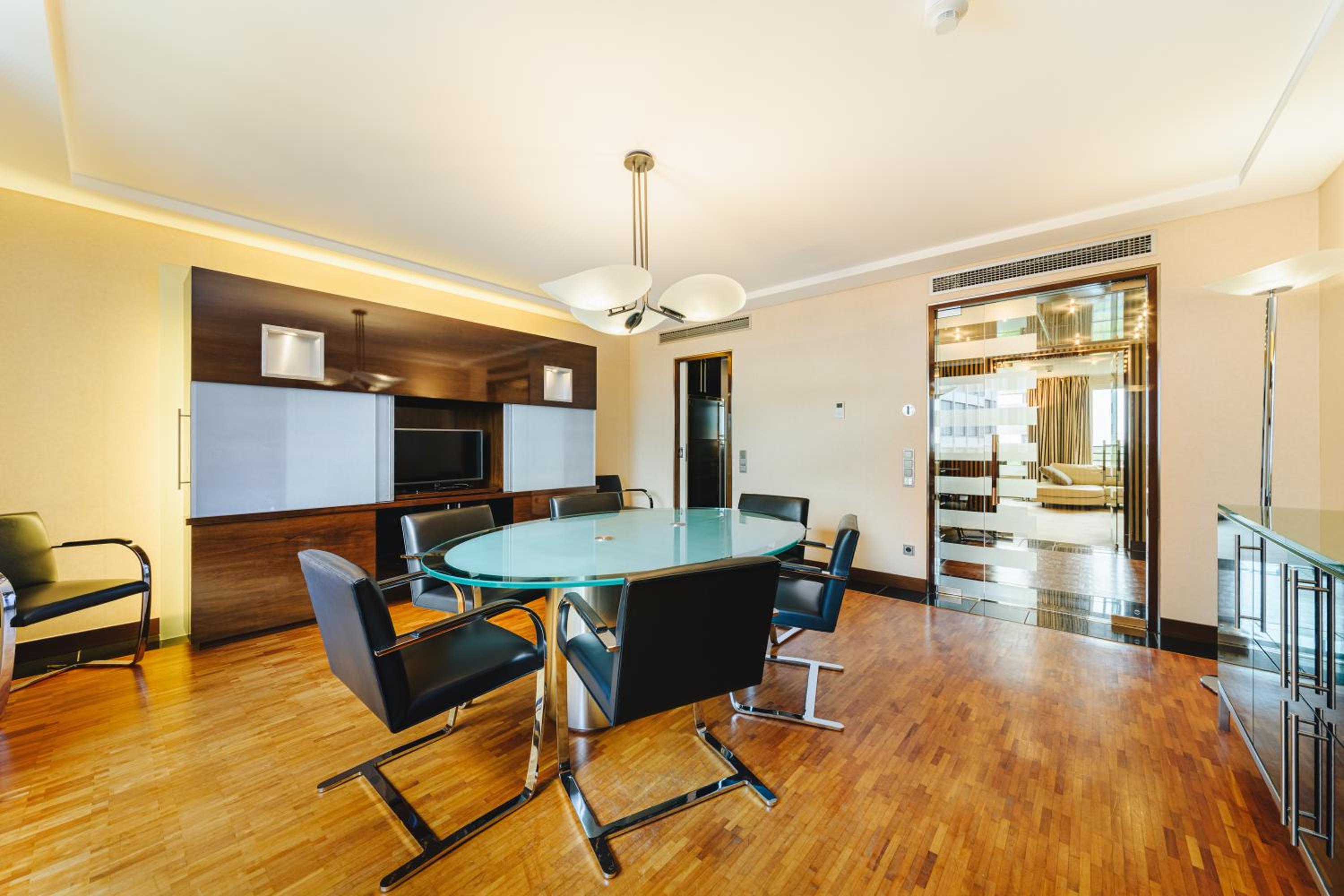 Presidential Suite thumbnail 5