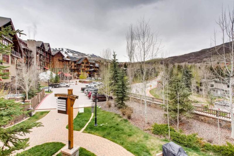 Two-Bedroom Apartment with Mountain View photo 2