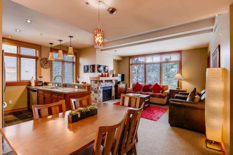 Two-Bedroom Apartment with Mountain View photo 3