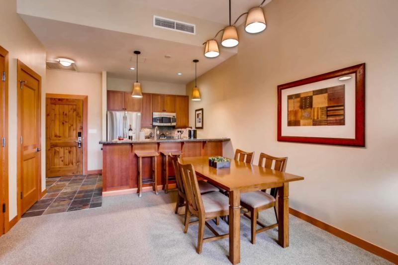One-Bedroom Apartment with Balcony photo 3