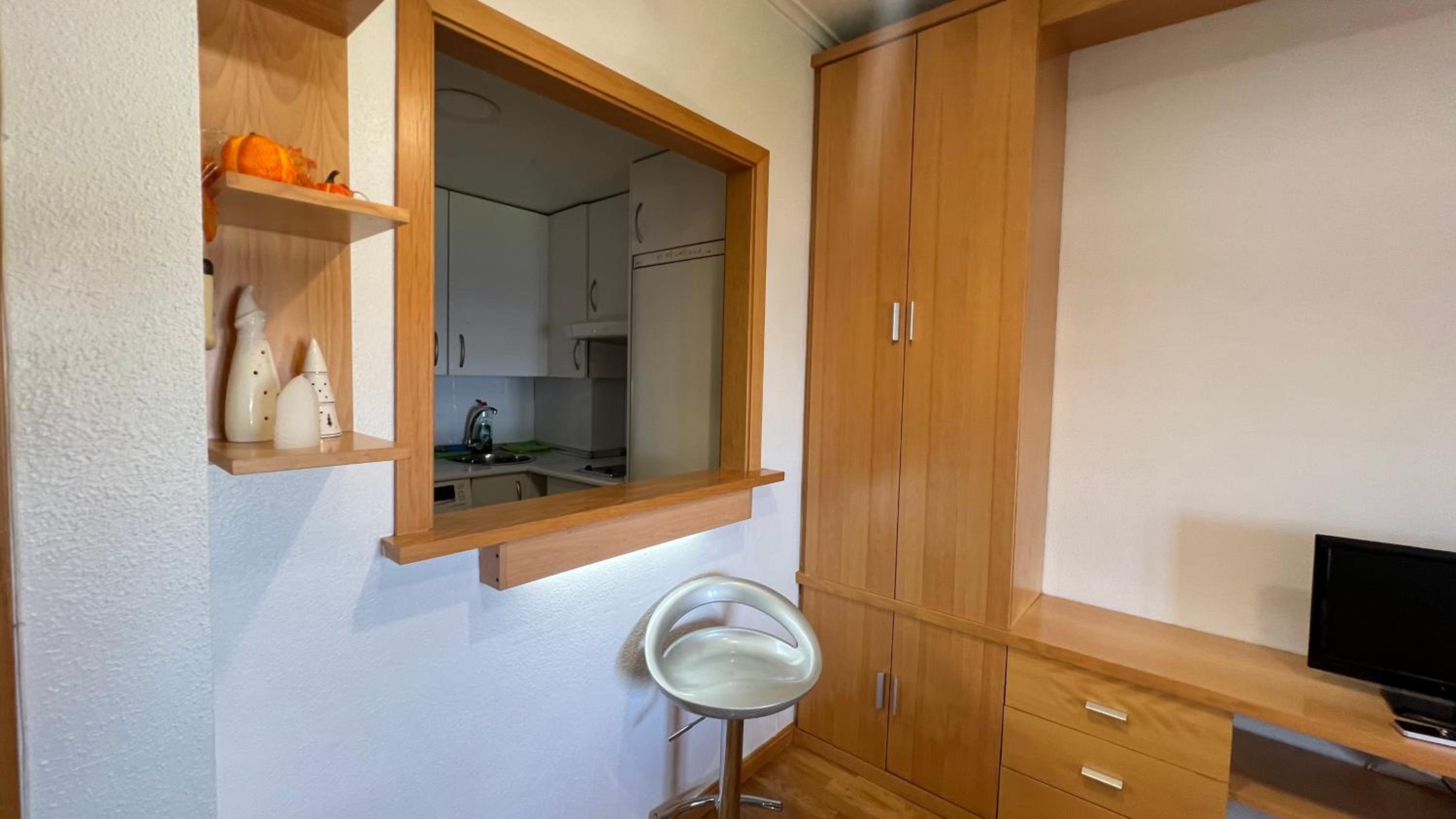 One-Bedroom Apartment photo 2