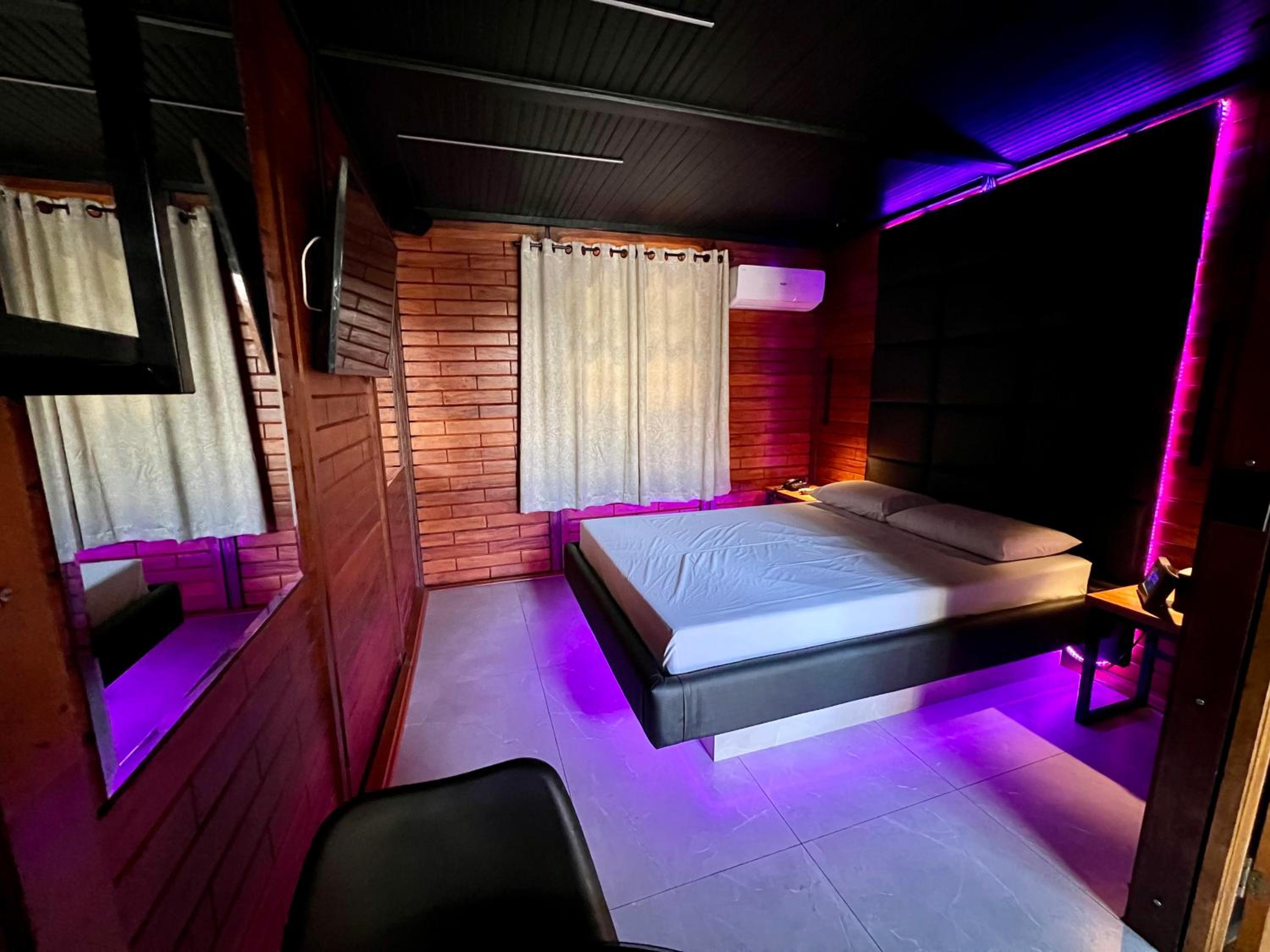 Deluxe Queen Room photo 2