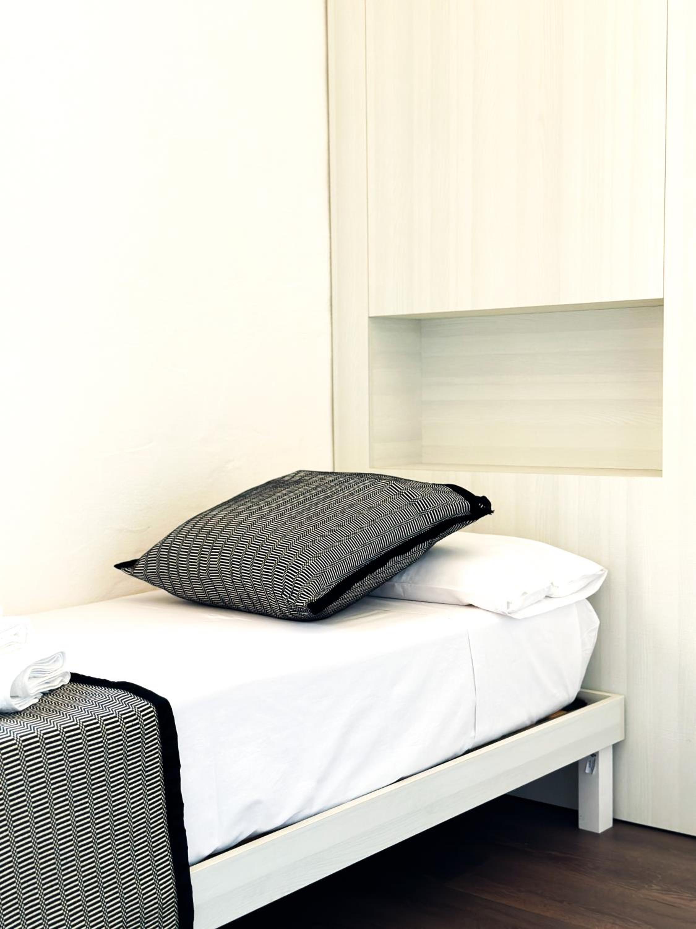 Single Room with Private Bathroom photo 1