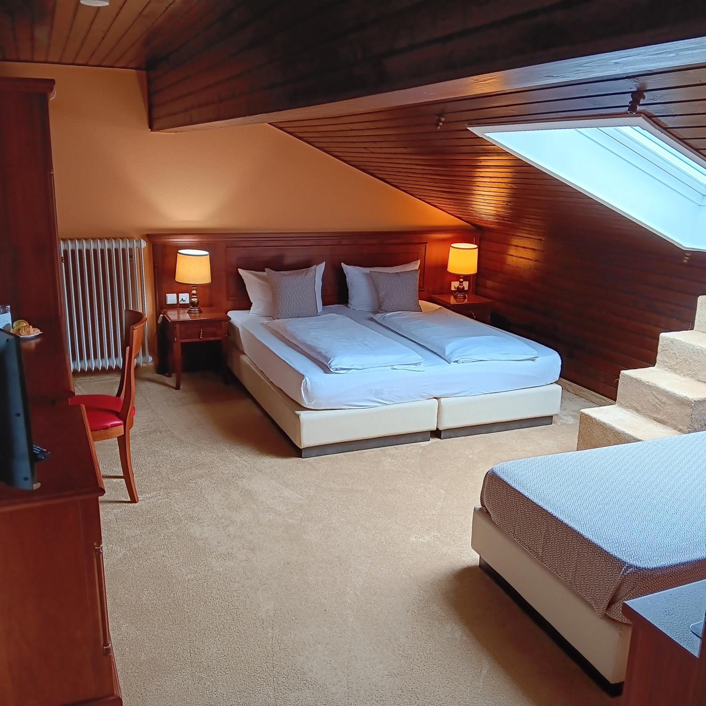 Double Room with Private External Bathroom - Photo 1