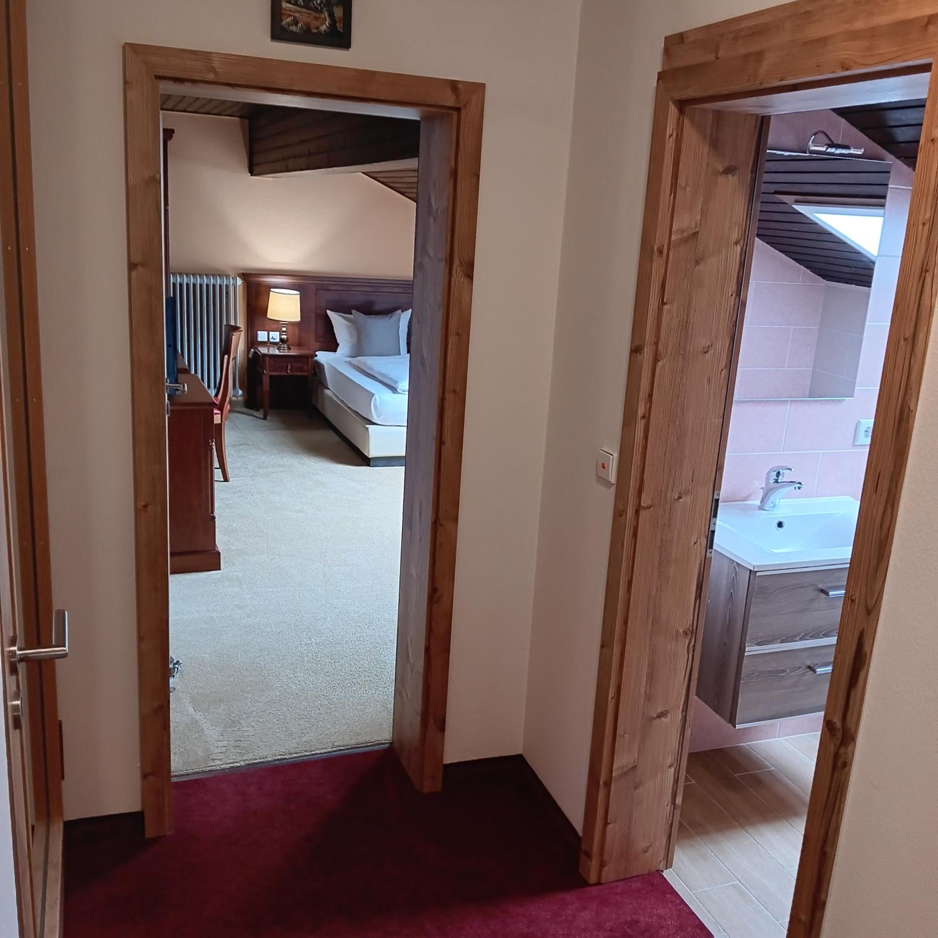 Double Room with Private External Bathroom - Photo 2