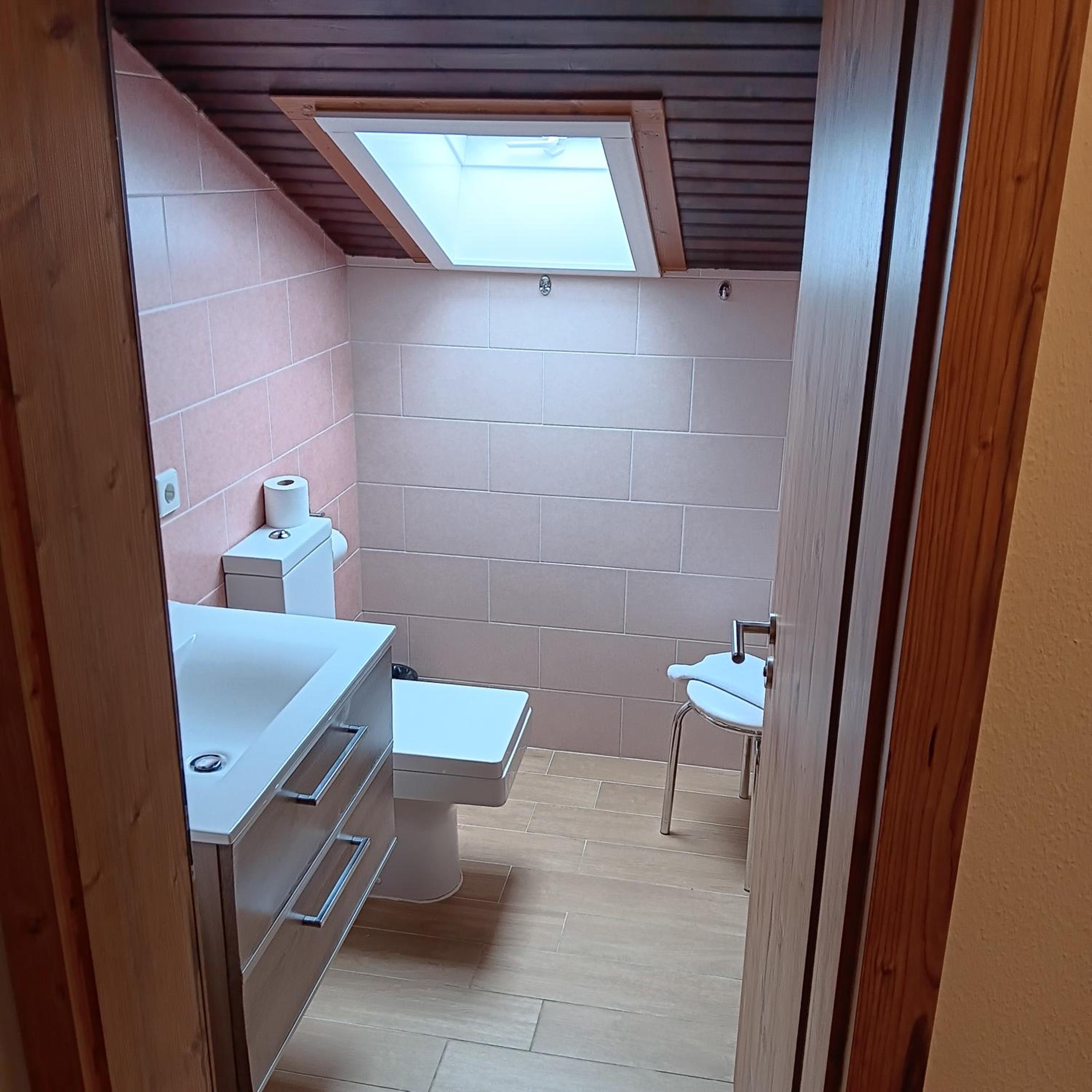 Double Room with Private External Bathroom - Photo 3