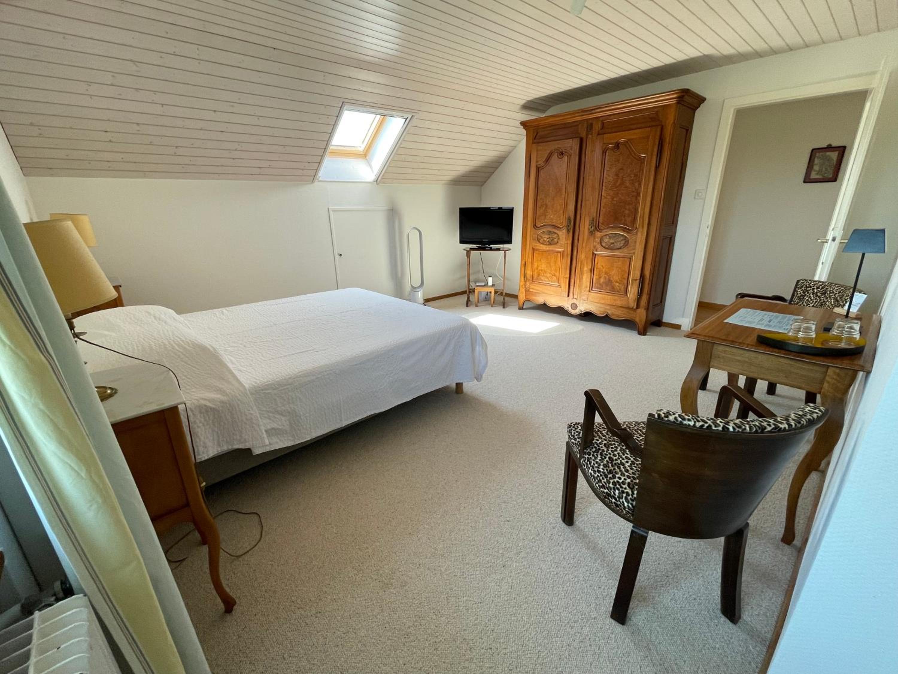 Large Double Room photo 2