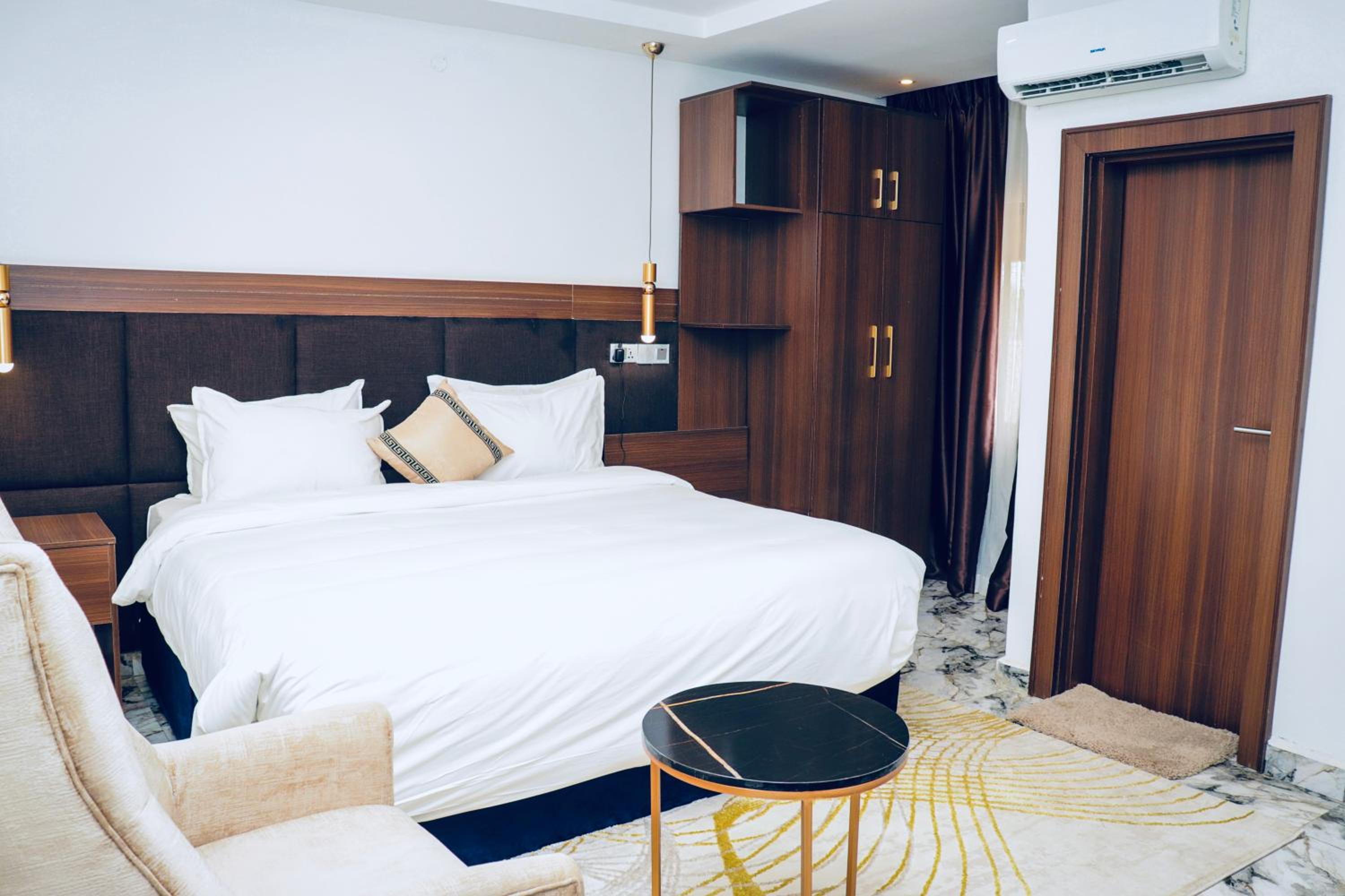 Deluxe King Room