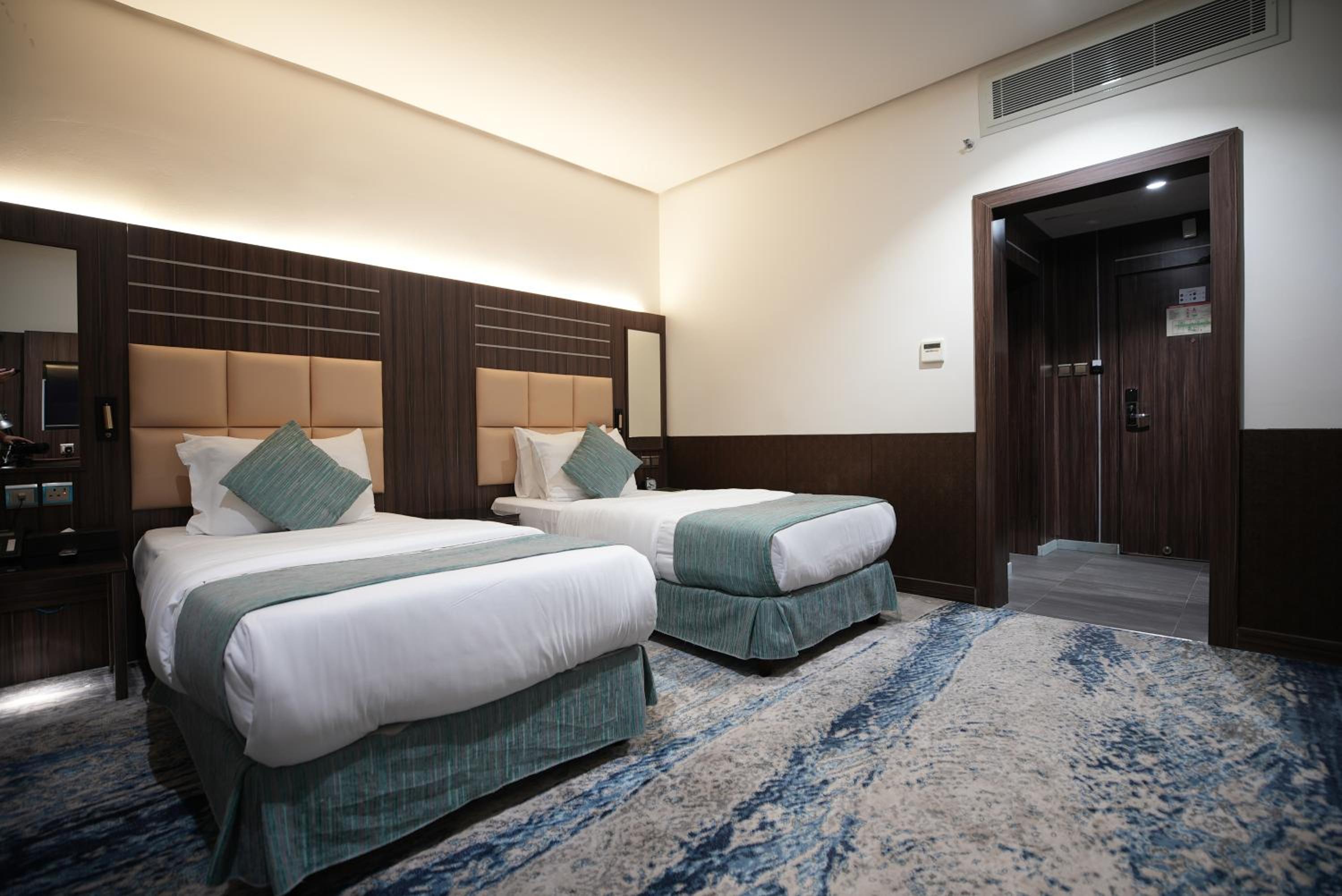 Twin Room - Photo 2