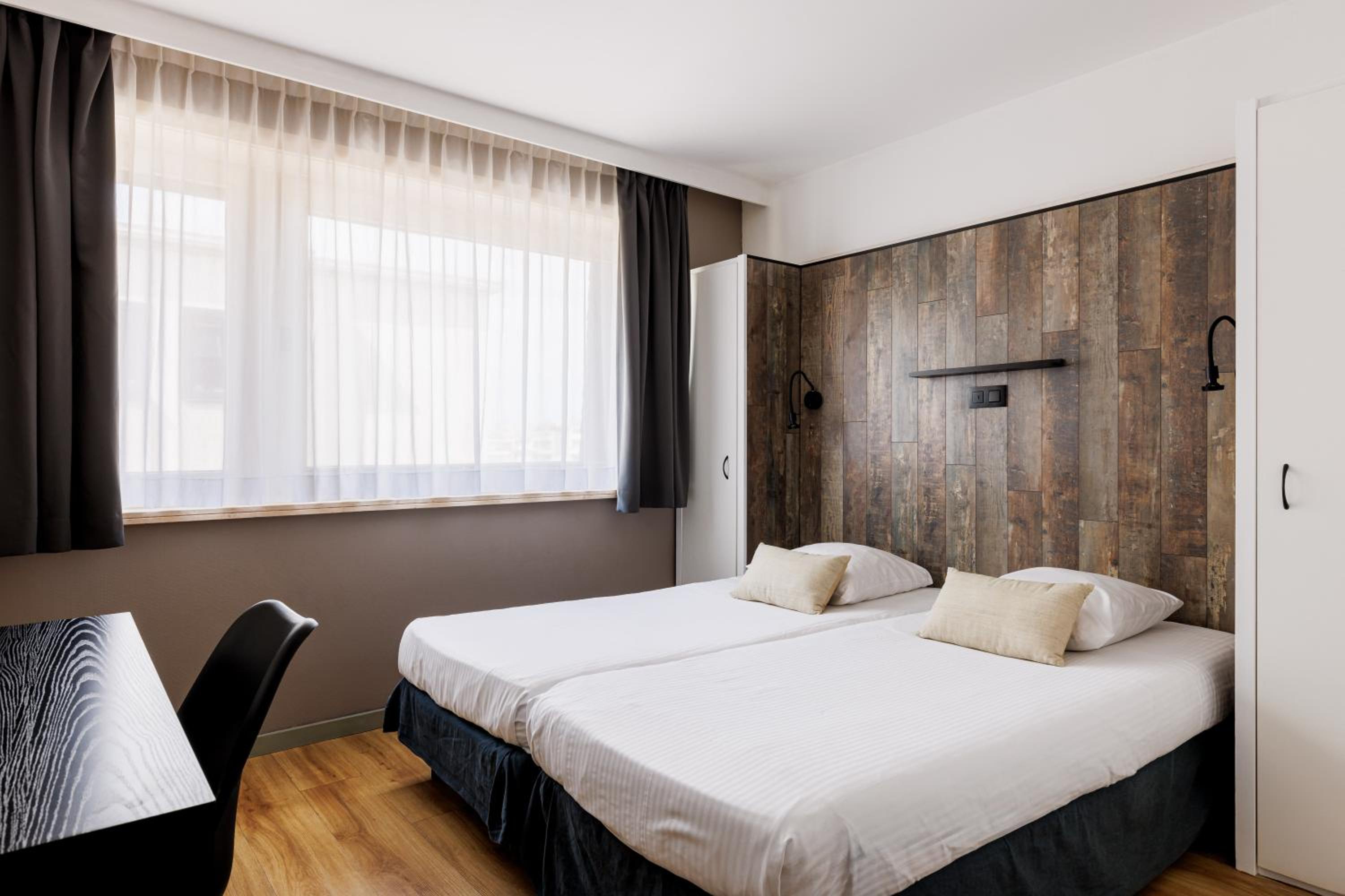 Standard Twin Room - Photo 5