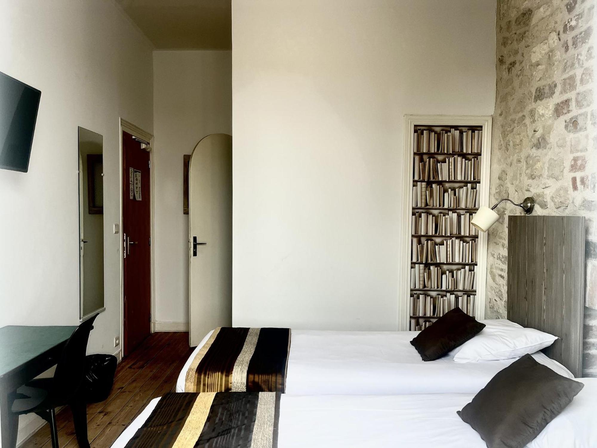 Superior Double or Twin Room photo 2