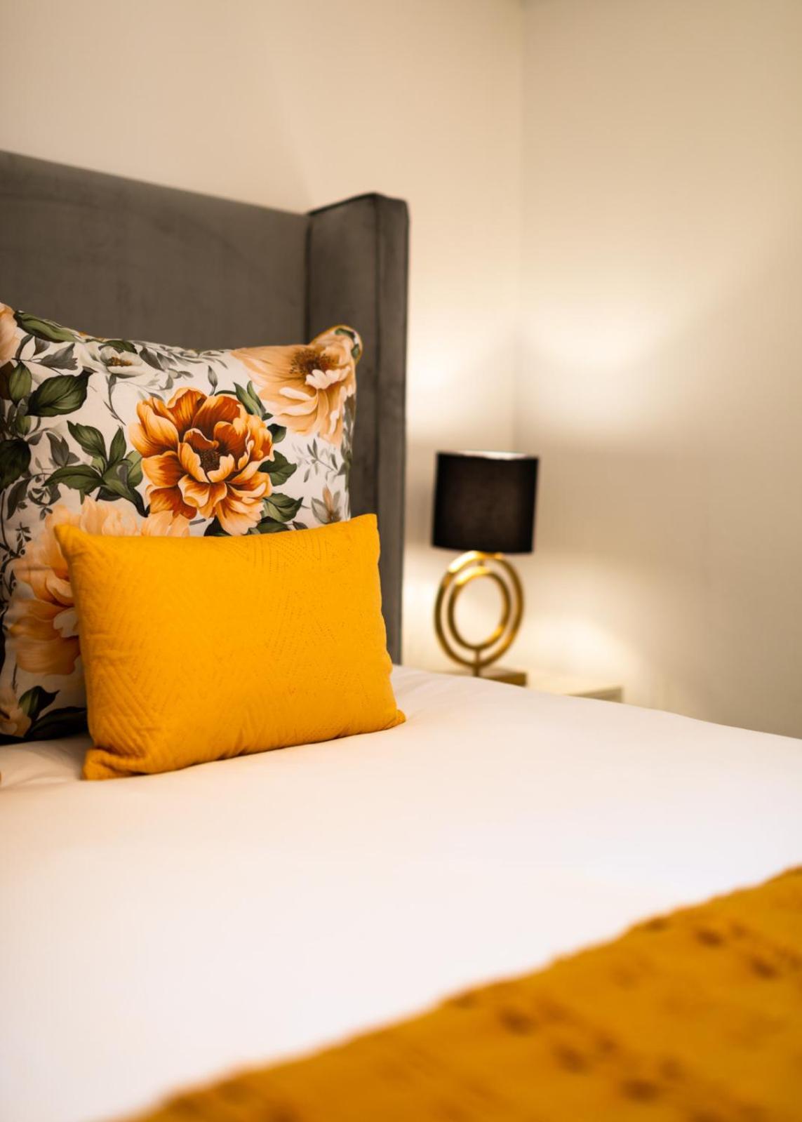 One-Bedroom Suite - Photo 4