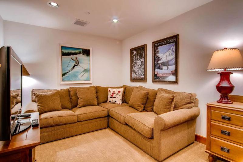 Three-Bedroom Apartment with Mountain View photo 2