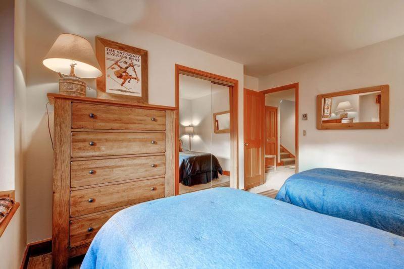 Three-Bedroom Apartment with Mountain View photo 3