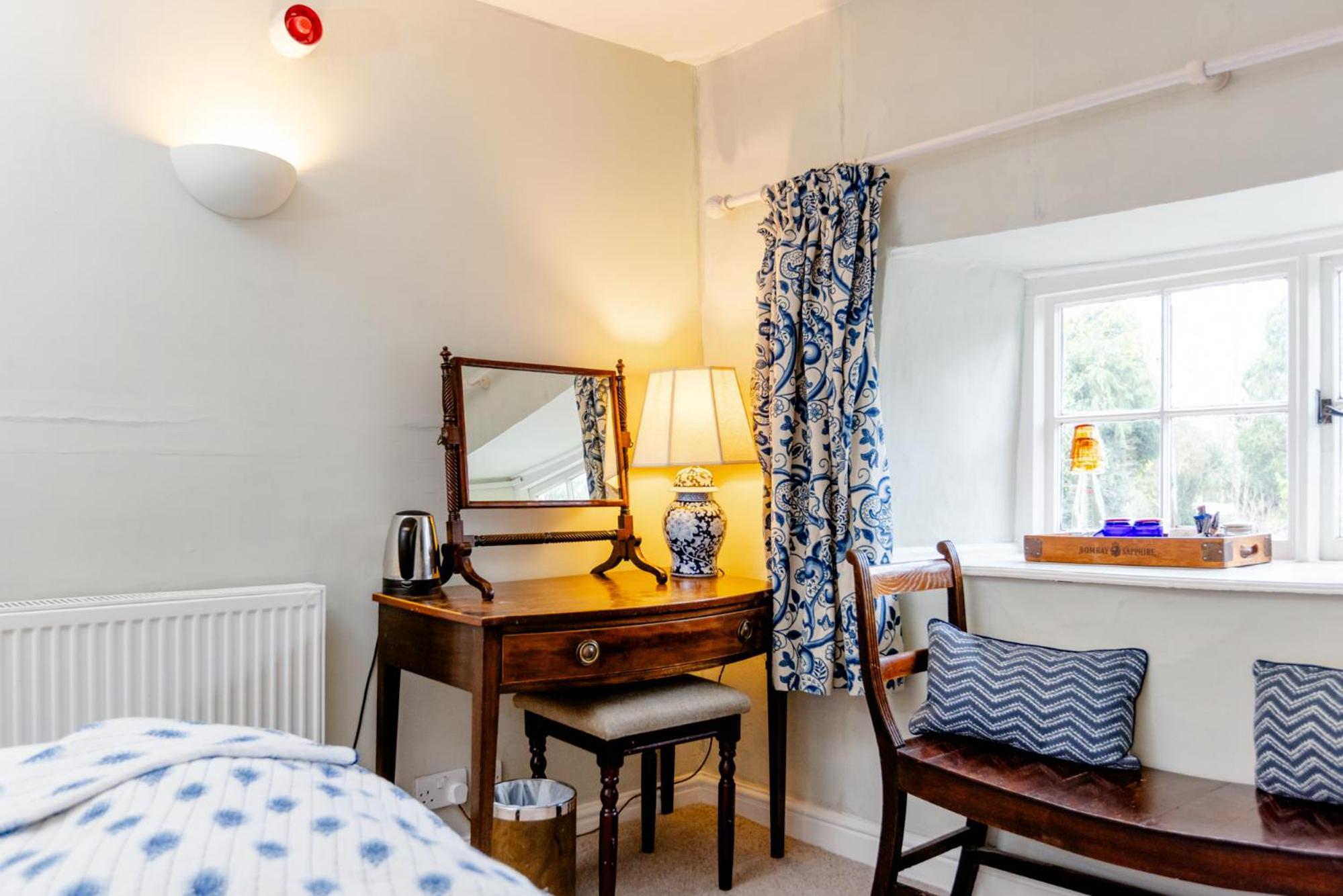 Standard King Room photo 3