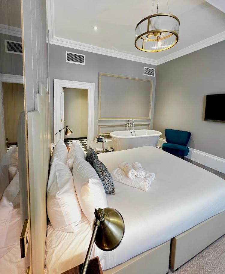 Deluxe Double Room with Bath