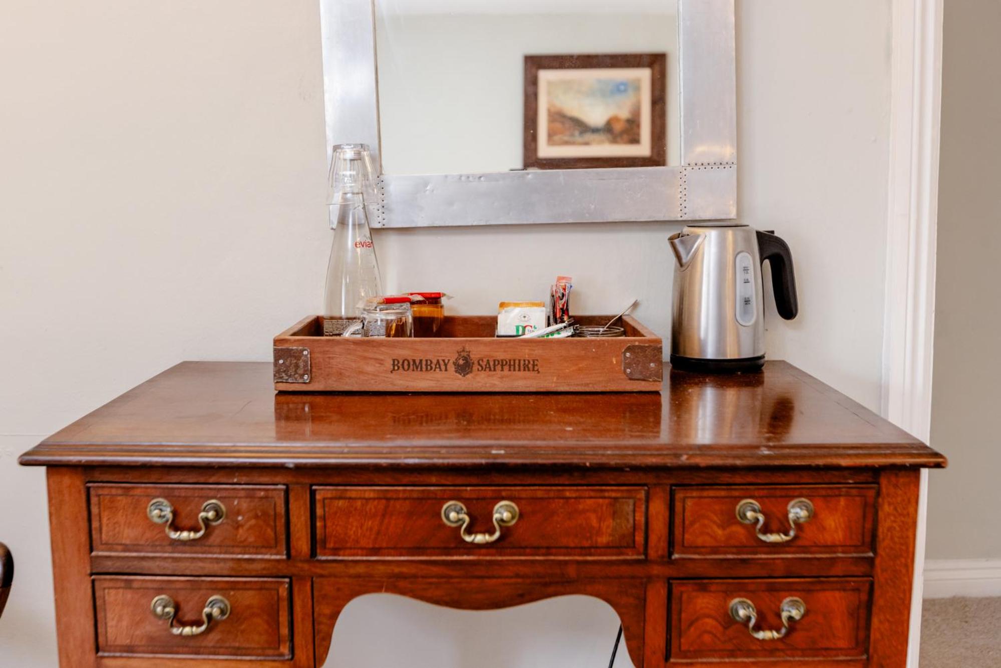Superior King Room - Photo 9
