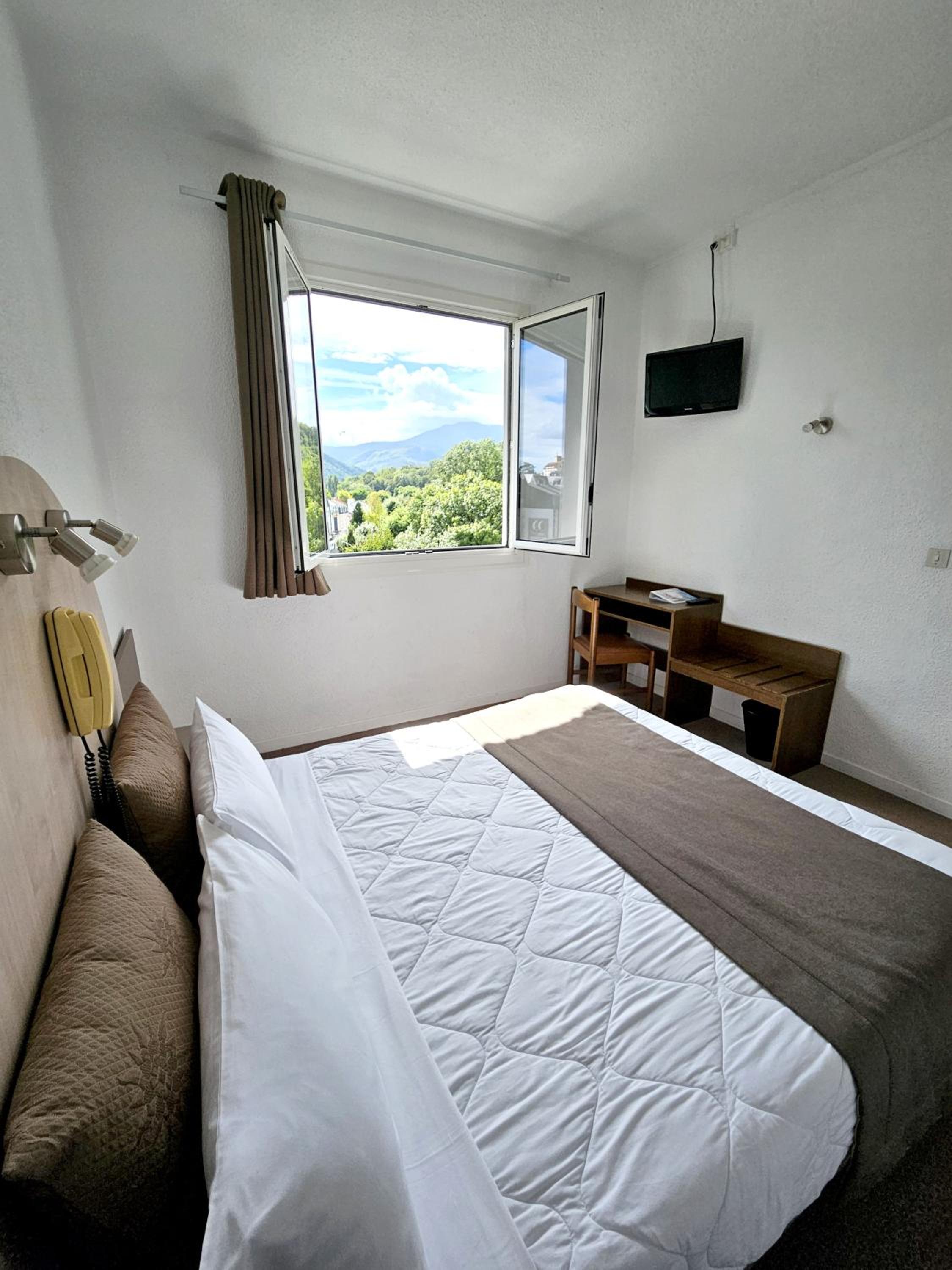 Double Room with Mountain View - Photo 4