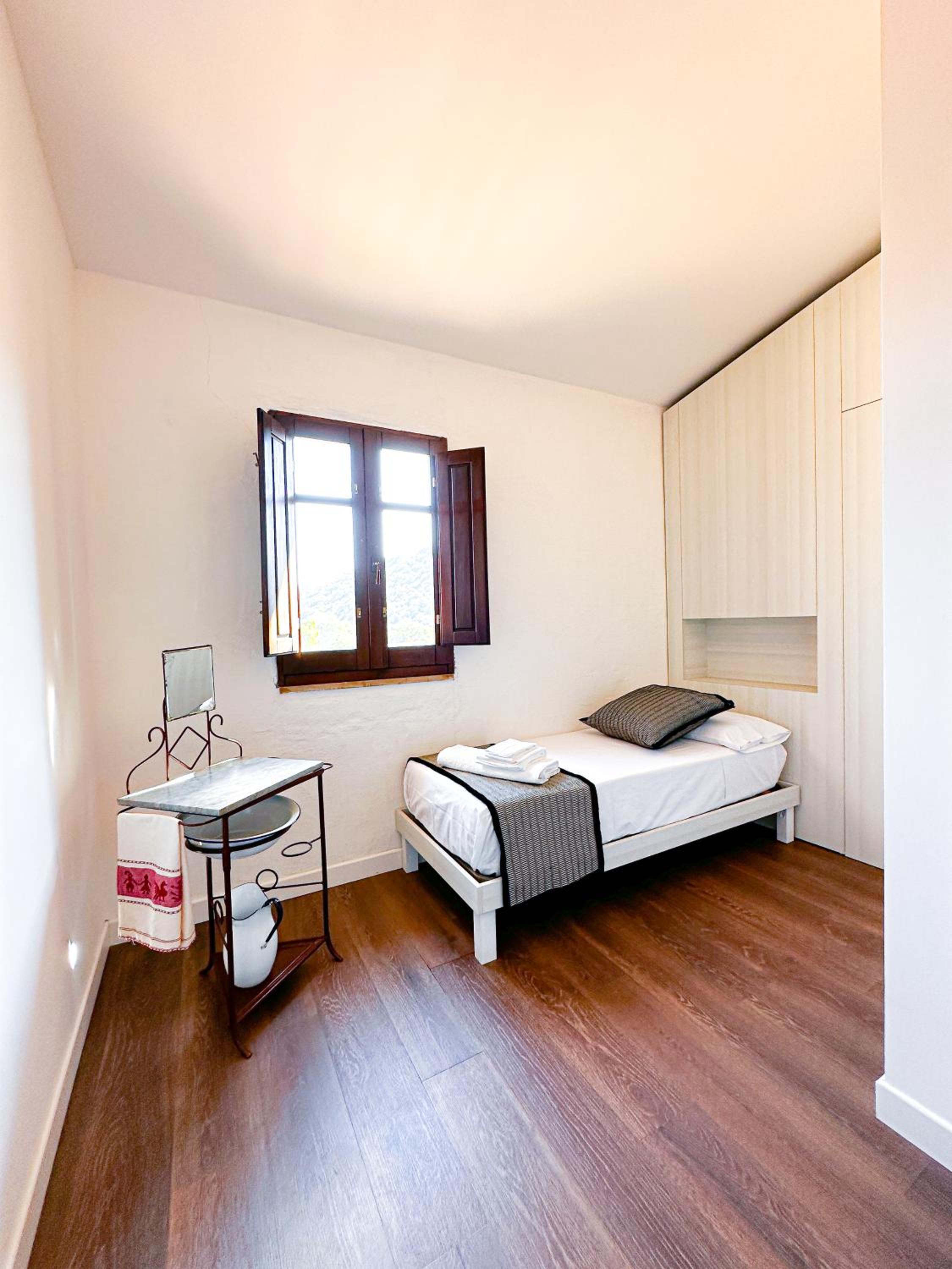 Single Room with Private Bathroom photo 2