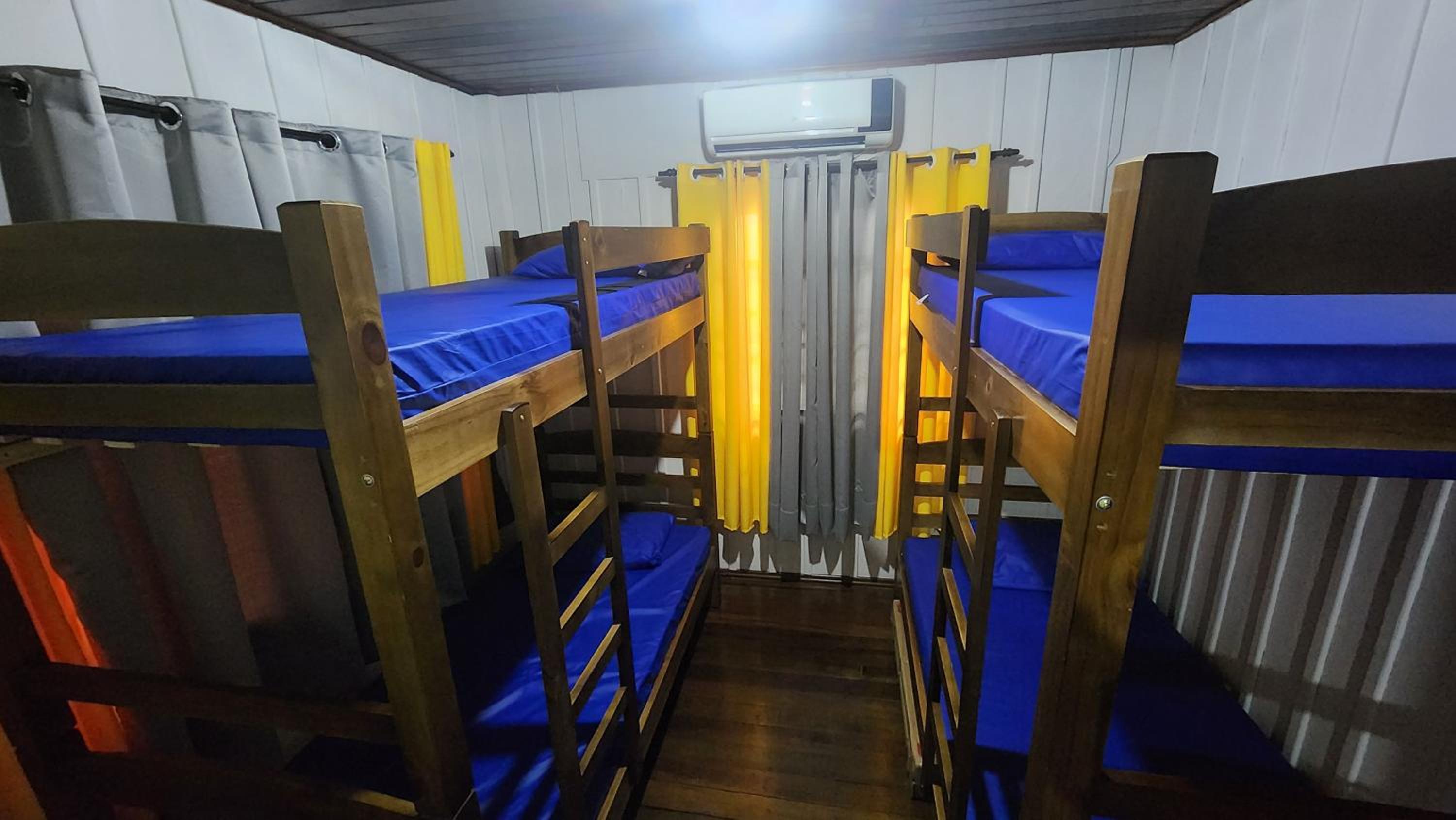 Bed in 6-Bed Mixed Dormitory Room photo 1