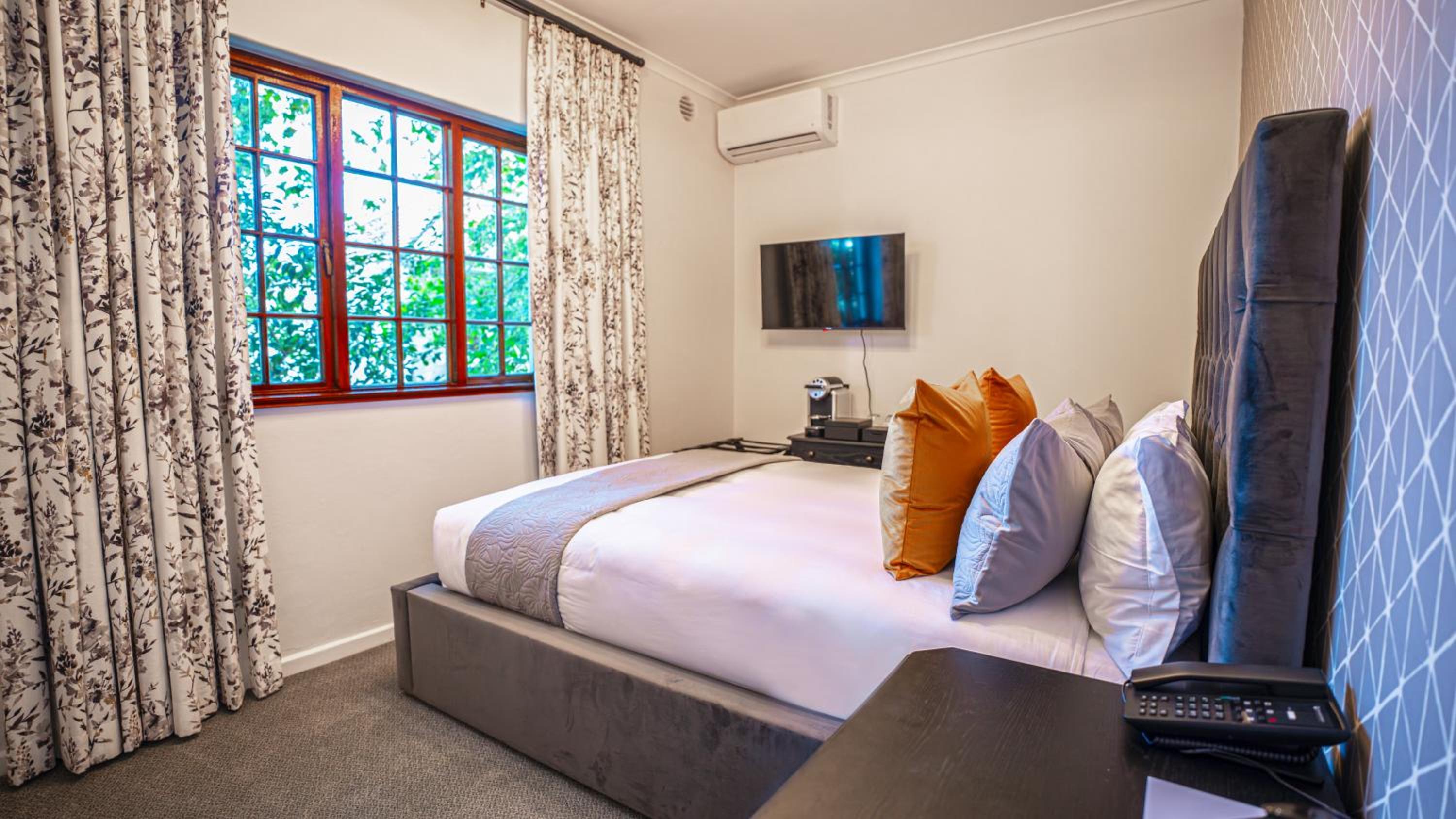Deluxe Single Room