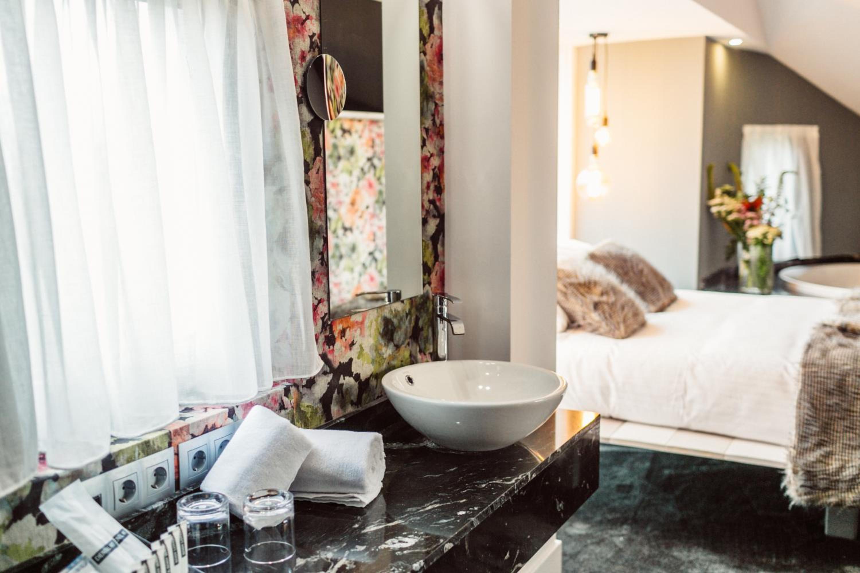 Romantic Double with Spa Bath photo 2