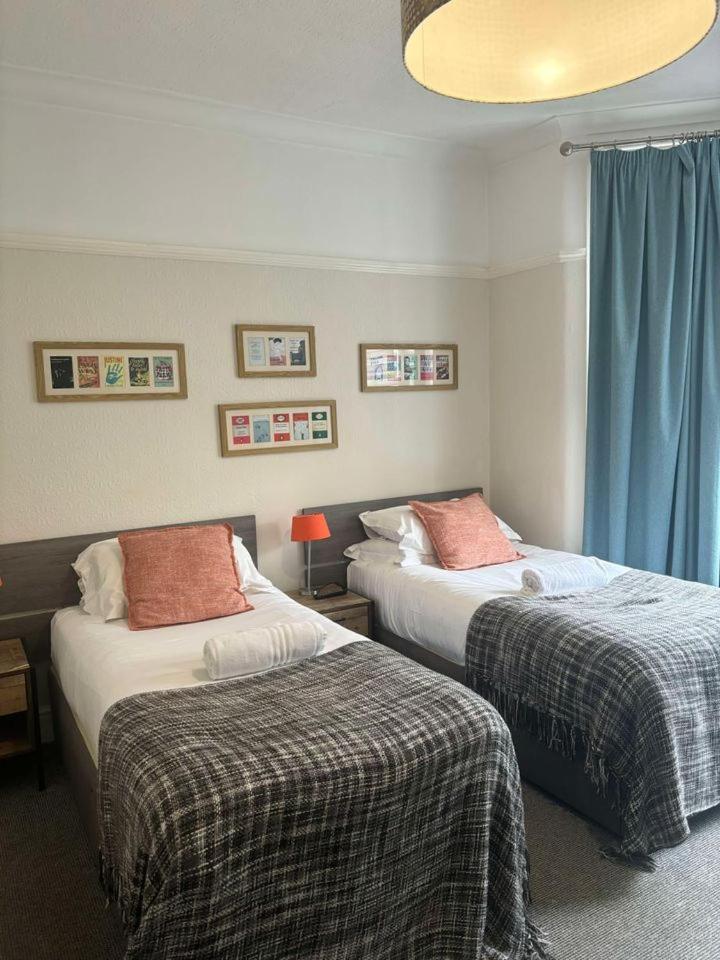 Twin Room - Photo 1