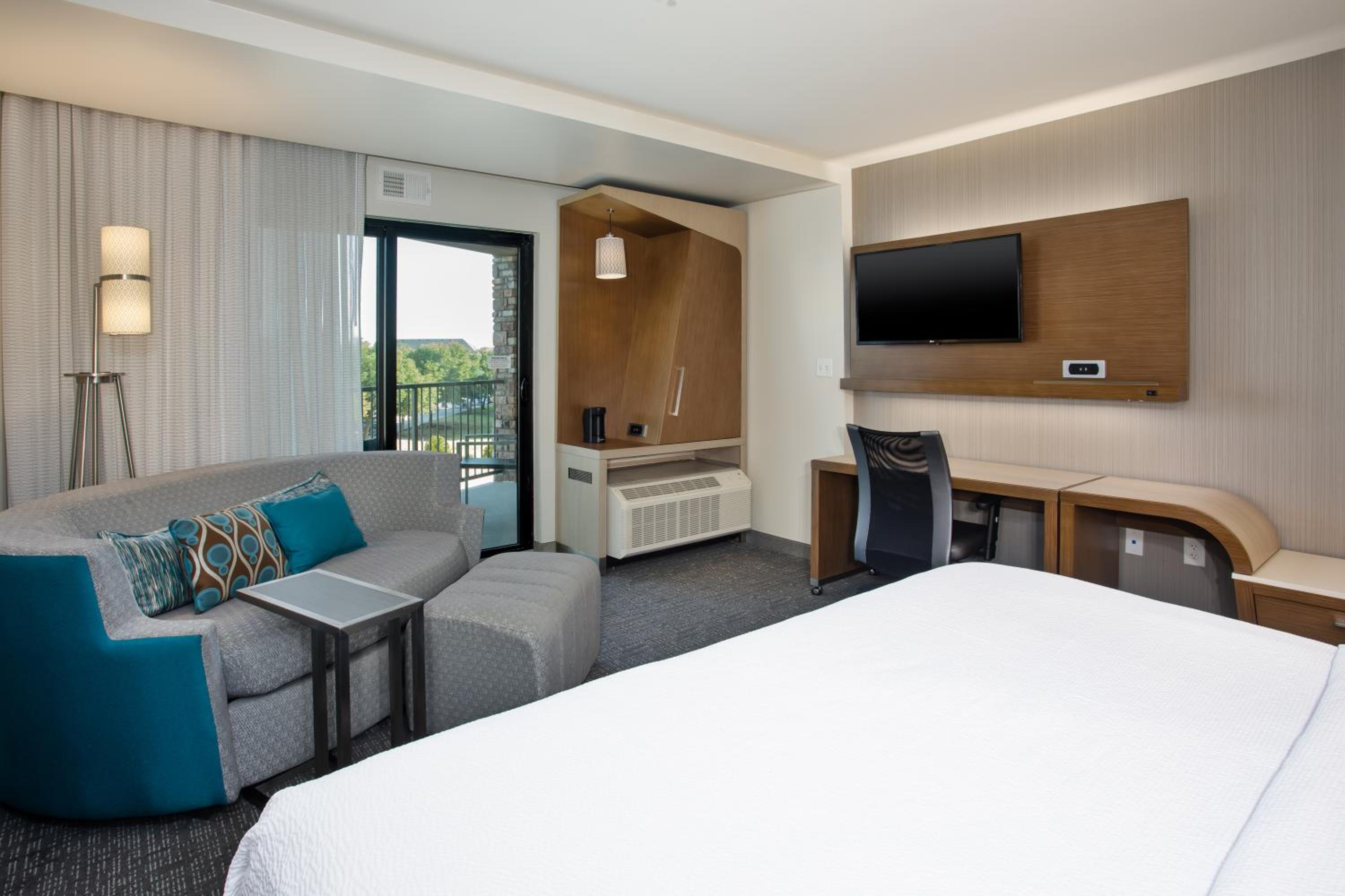 King Room with Balcony - Hearing Accessible photo 1