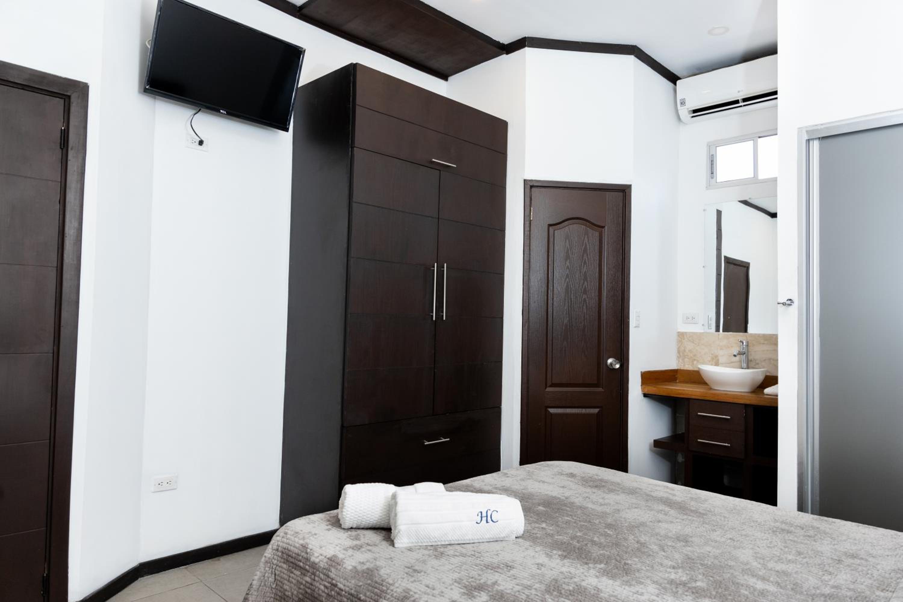 Deluxe Queen Room With Two Queen Beds photo 1