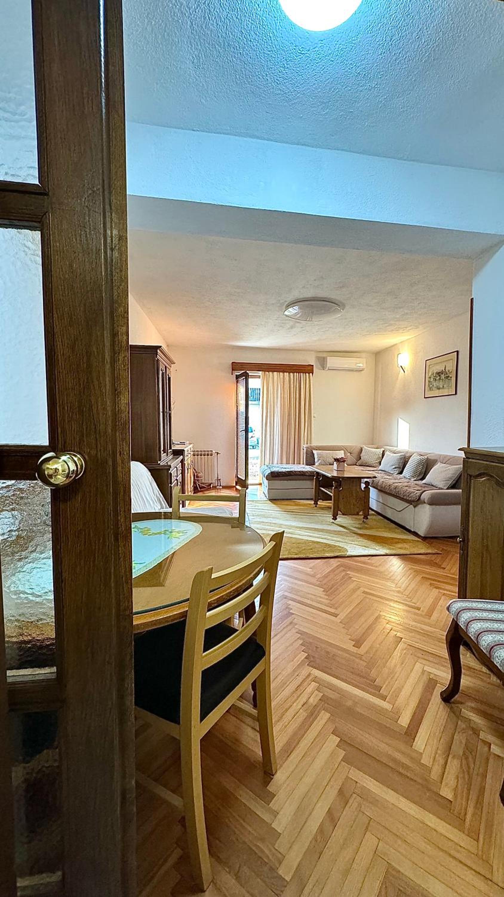 One-Bedroom Apartment with Garden photo 1