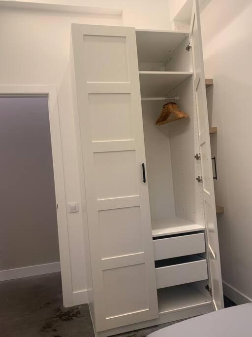 Three-Bedroom Apartment photo 2