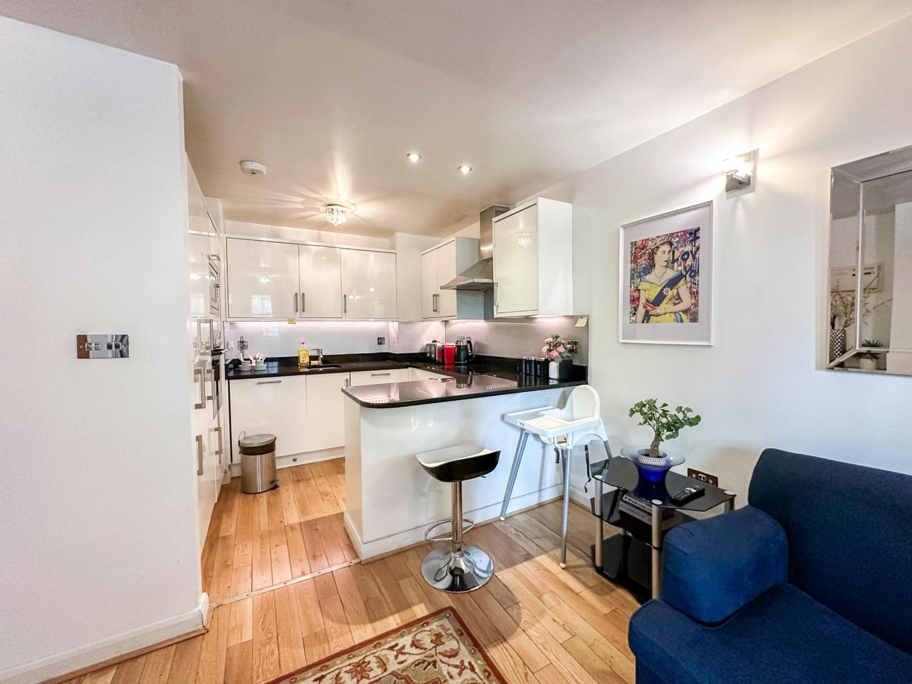 Three-Bedroom Deluxe Apartment photo 2