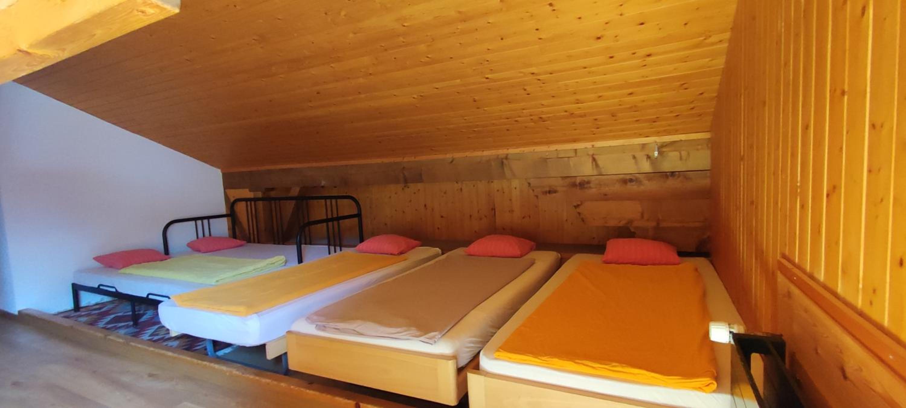 Bed in 10-Bed Mixed Dormitory Room photo 1