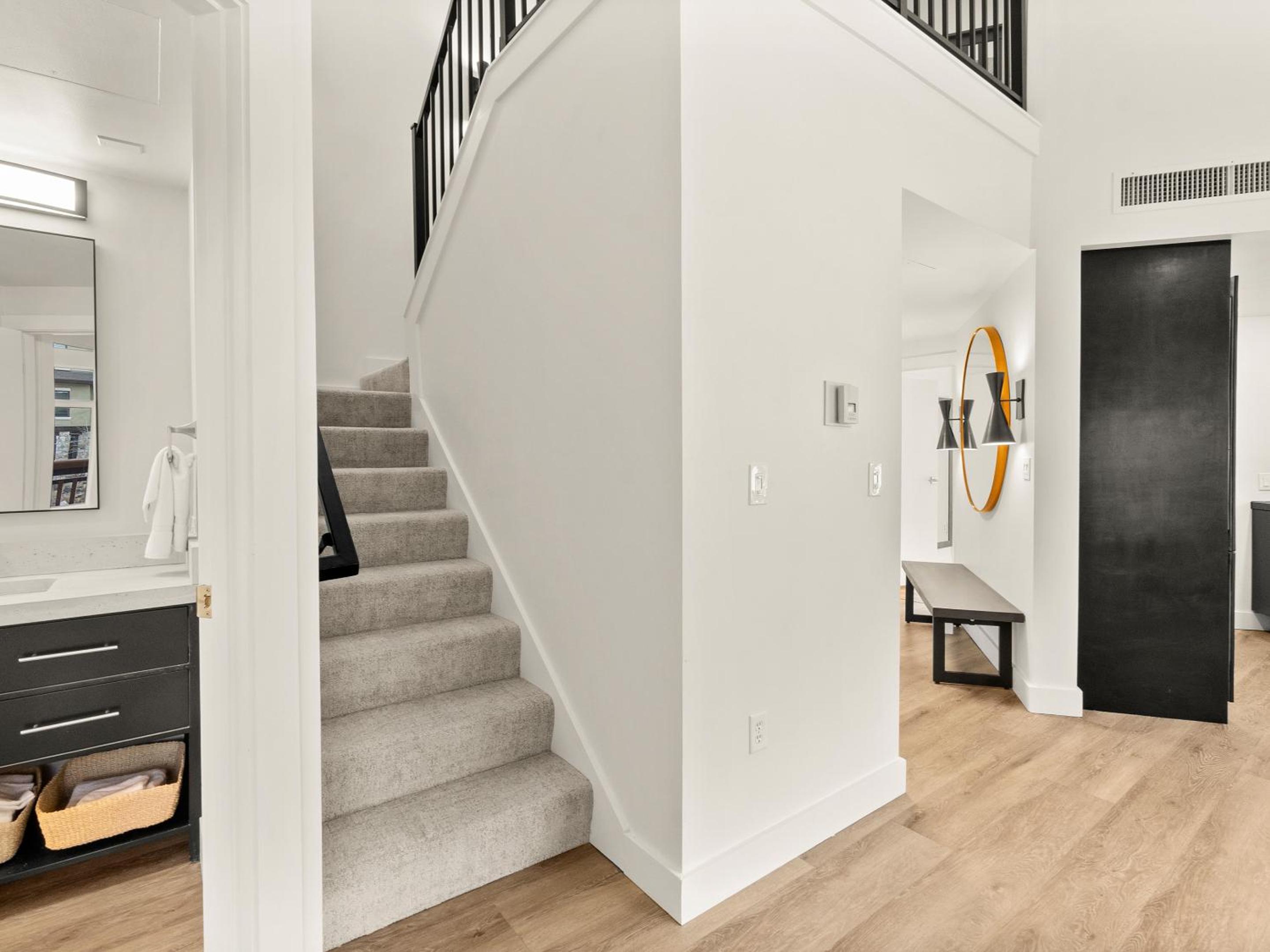 Two-Bedroom Loft Apartment - Photo 16