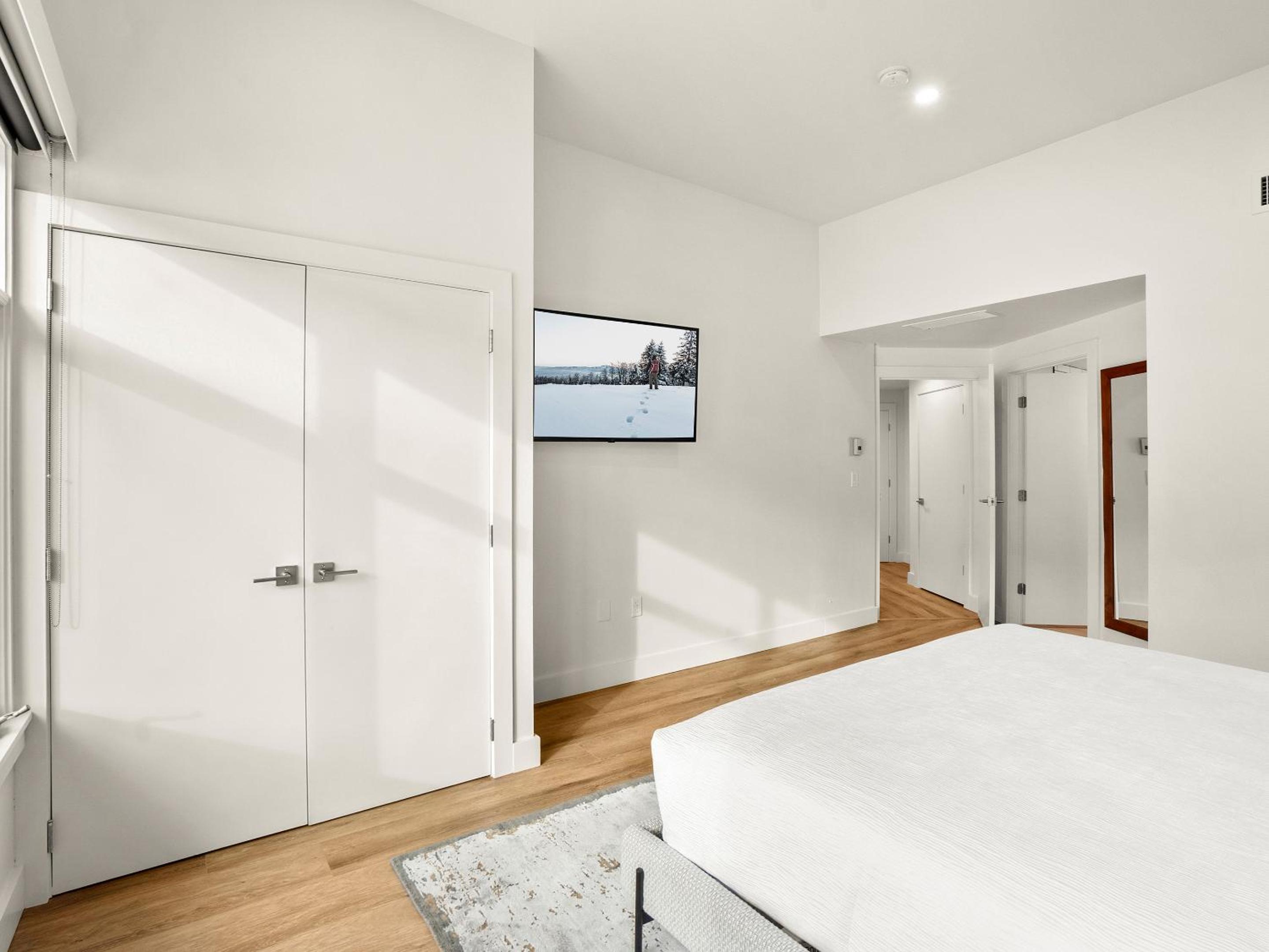 Two-Bedroom Loft Apartment - Photo 8