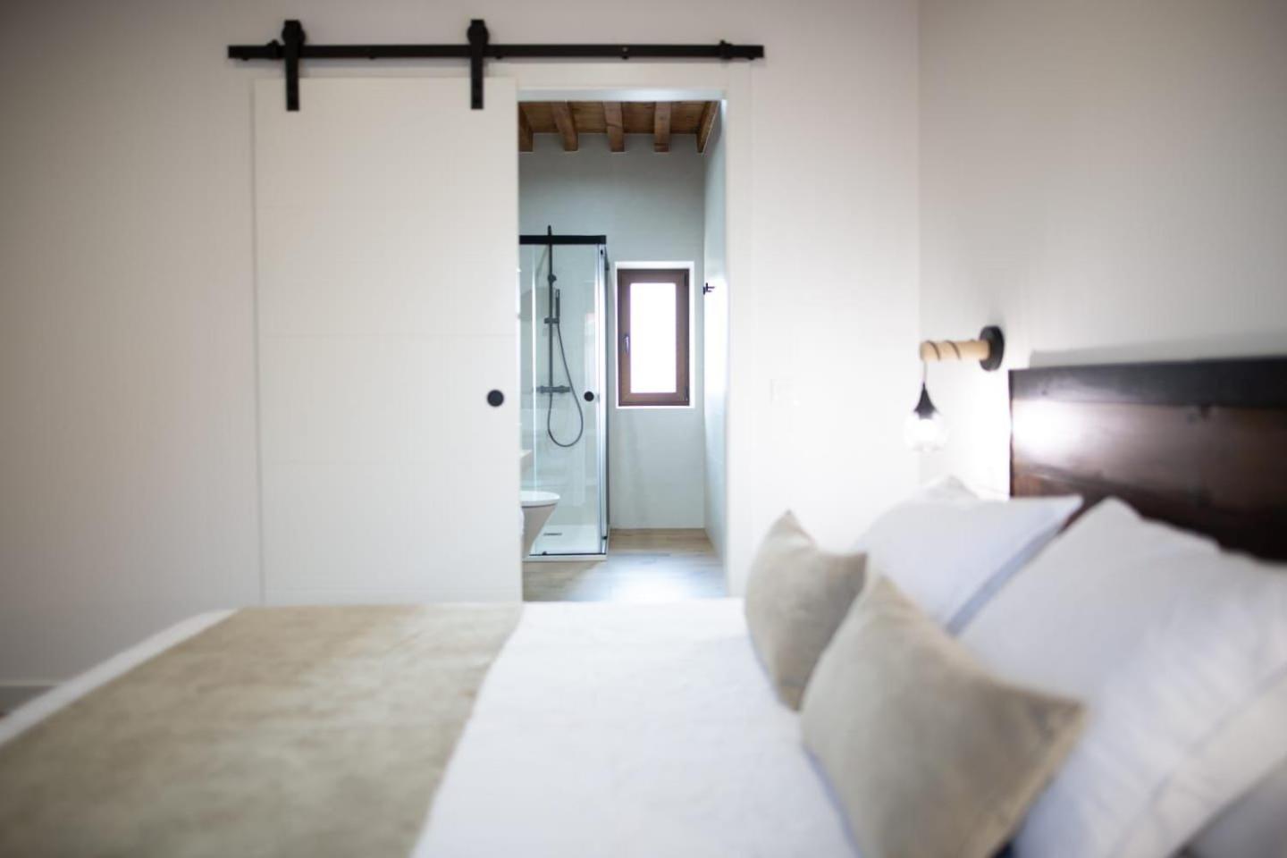 Seven-Bedroom House photo 2