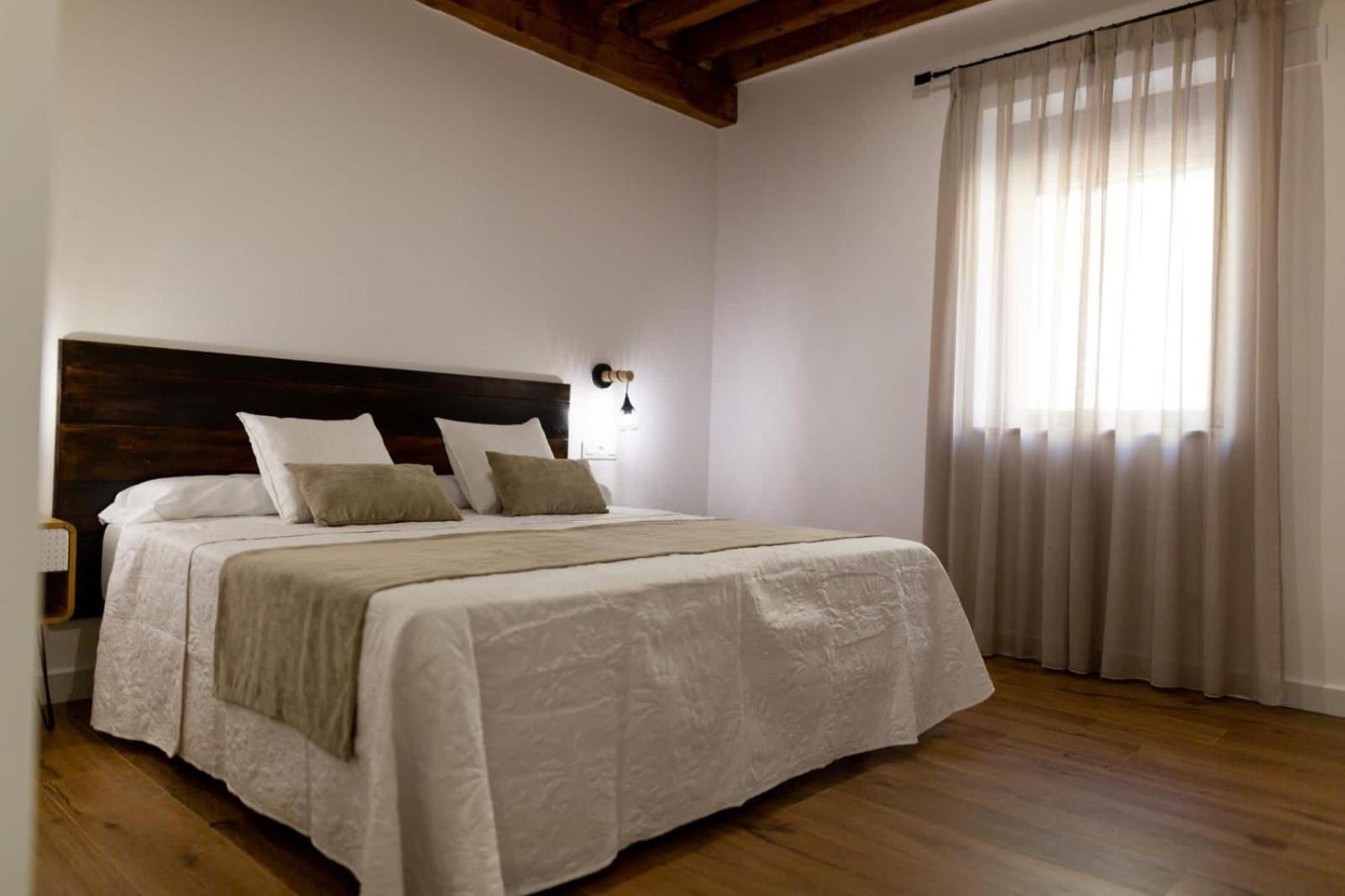 Seven-Bedroom House photo 3